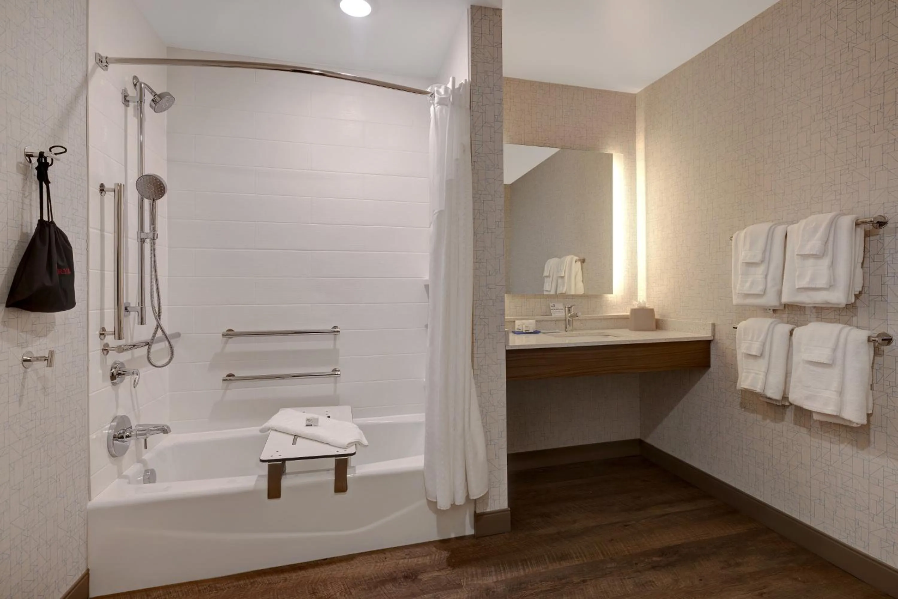 Bathroom in Holiday Inn Express & Suites - Grand Rapids South - Wyoming by IHG