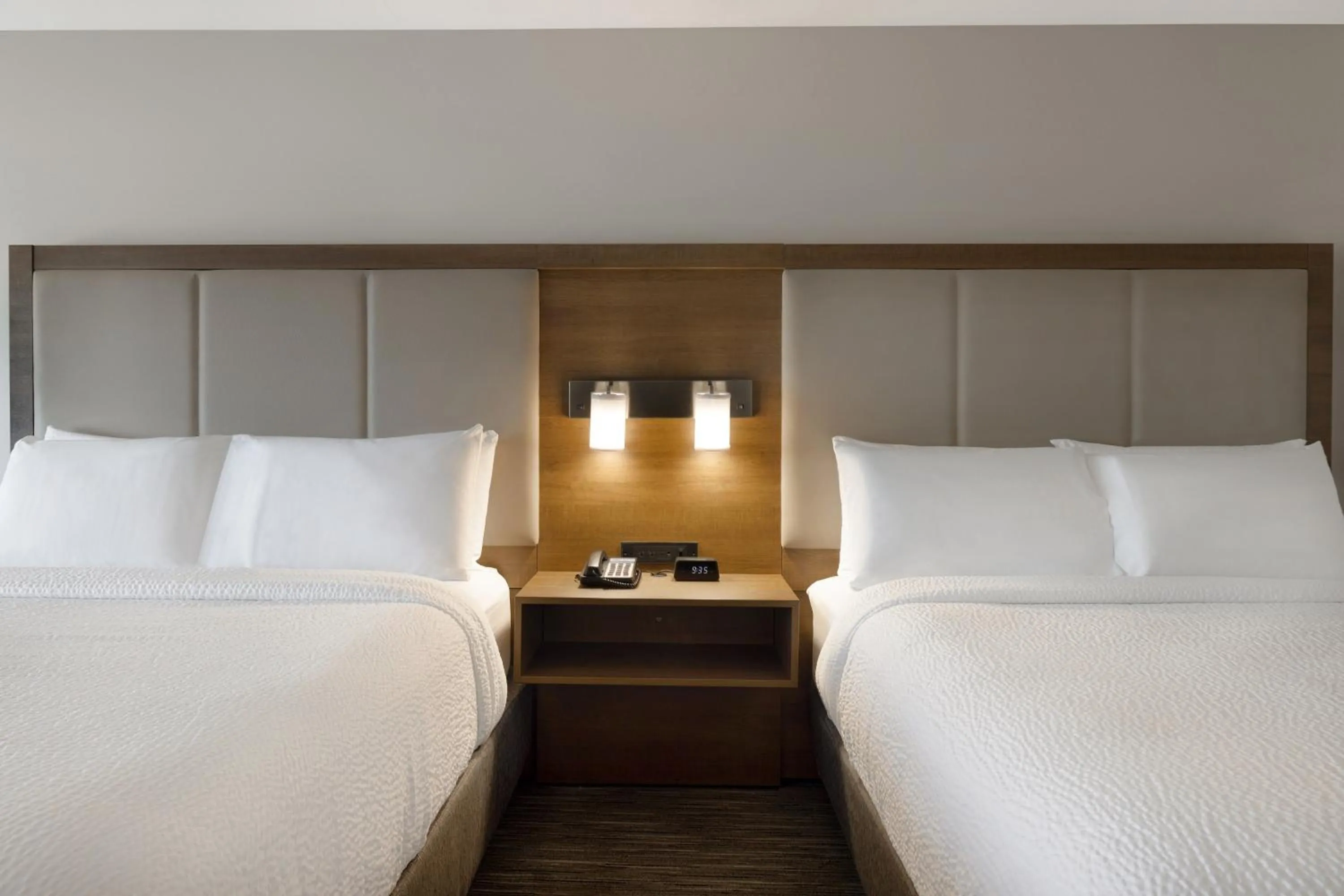 Photo of the whole room, Bed in Holiday Inn Express & Suites - Grand Rapids South - Wyoming by IHG