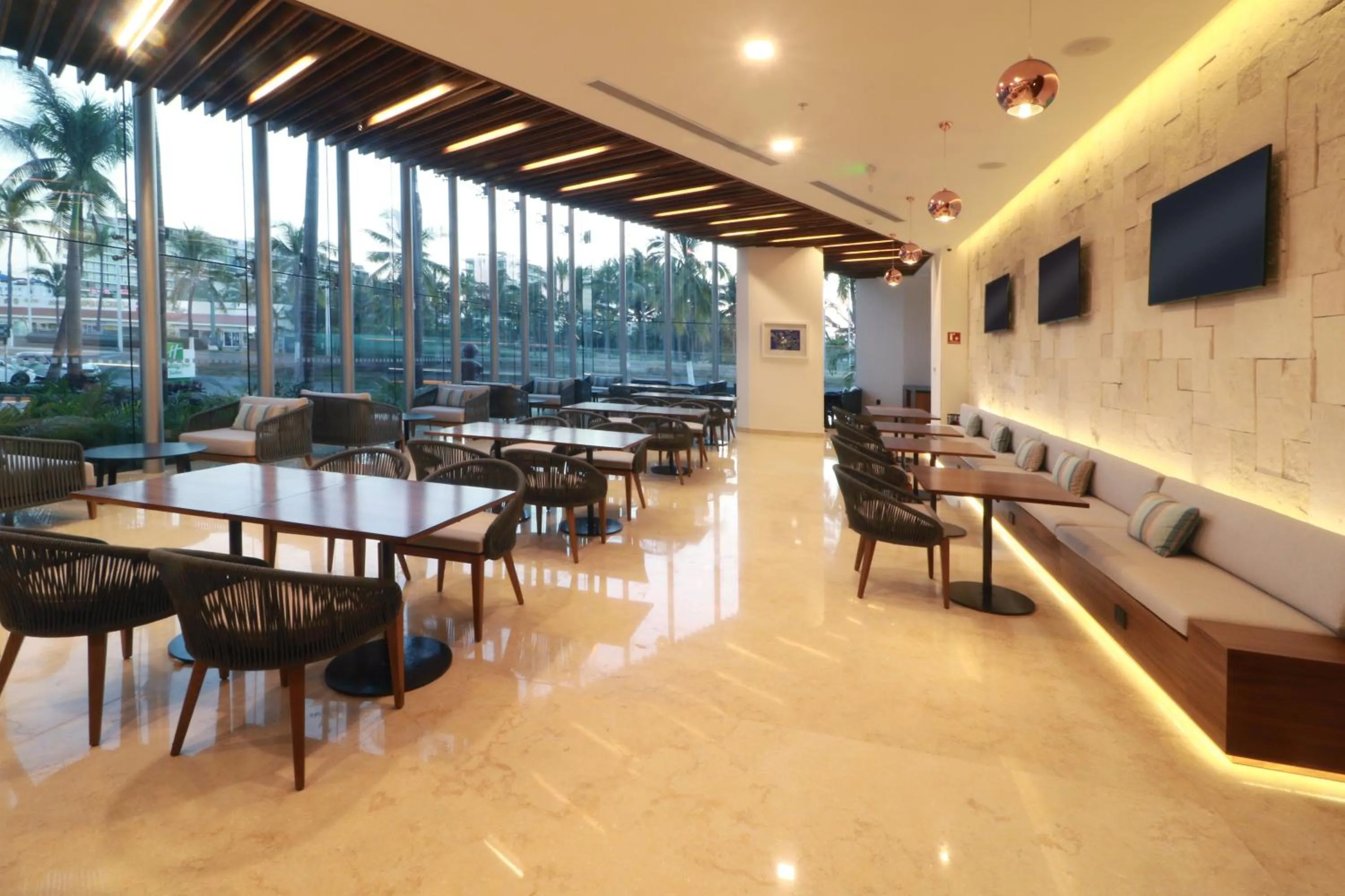Restaurant/places to eat in Holiday Inn & Suites - Puerto Vallarta Marina & Golf by IHG