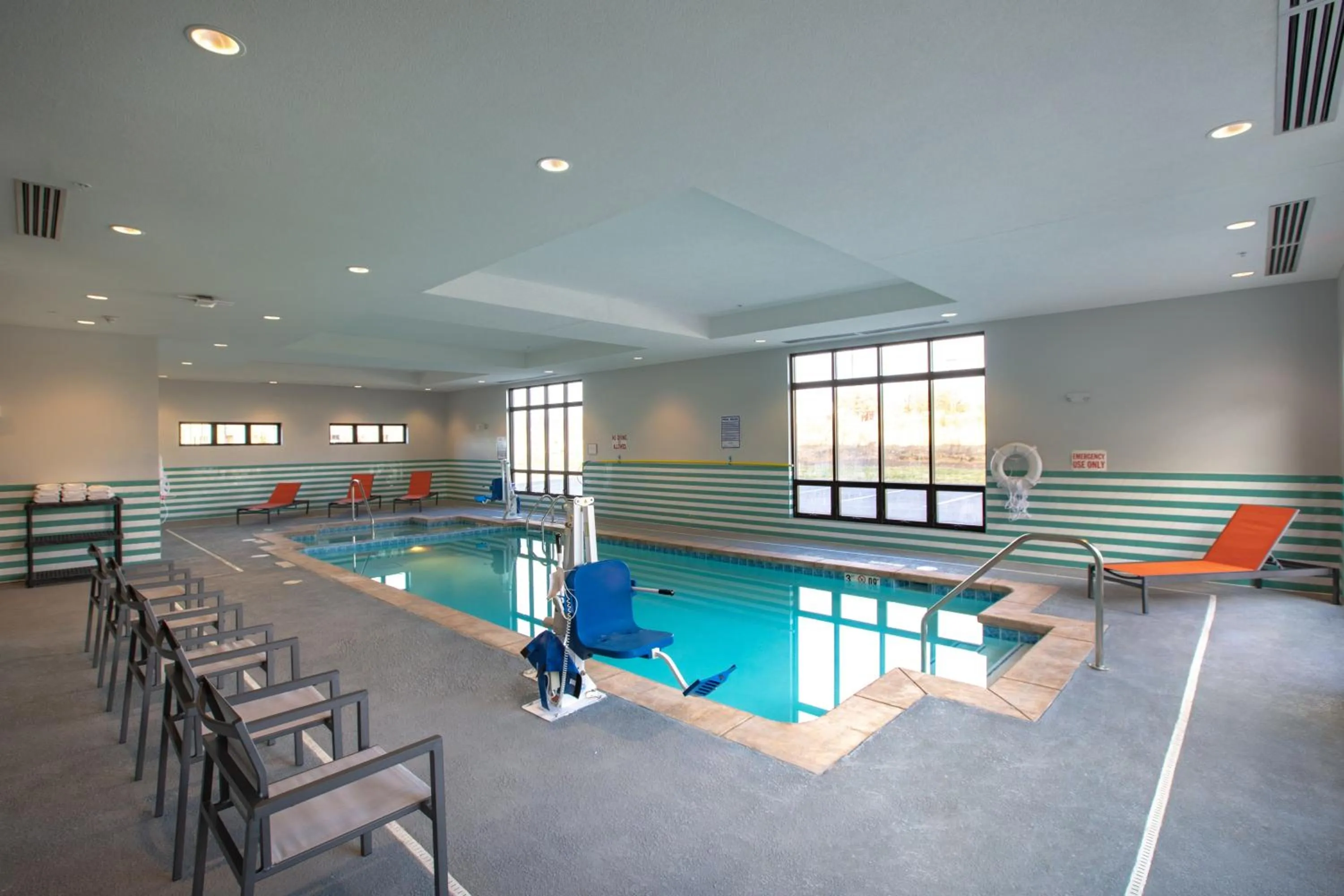 Swimming pool in Holiday Inn - Kansas City - Northeast by IHG