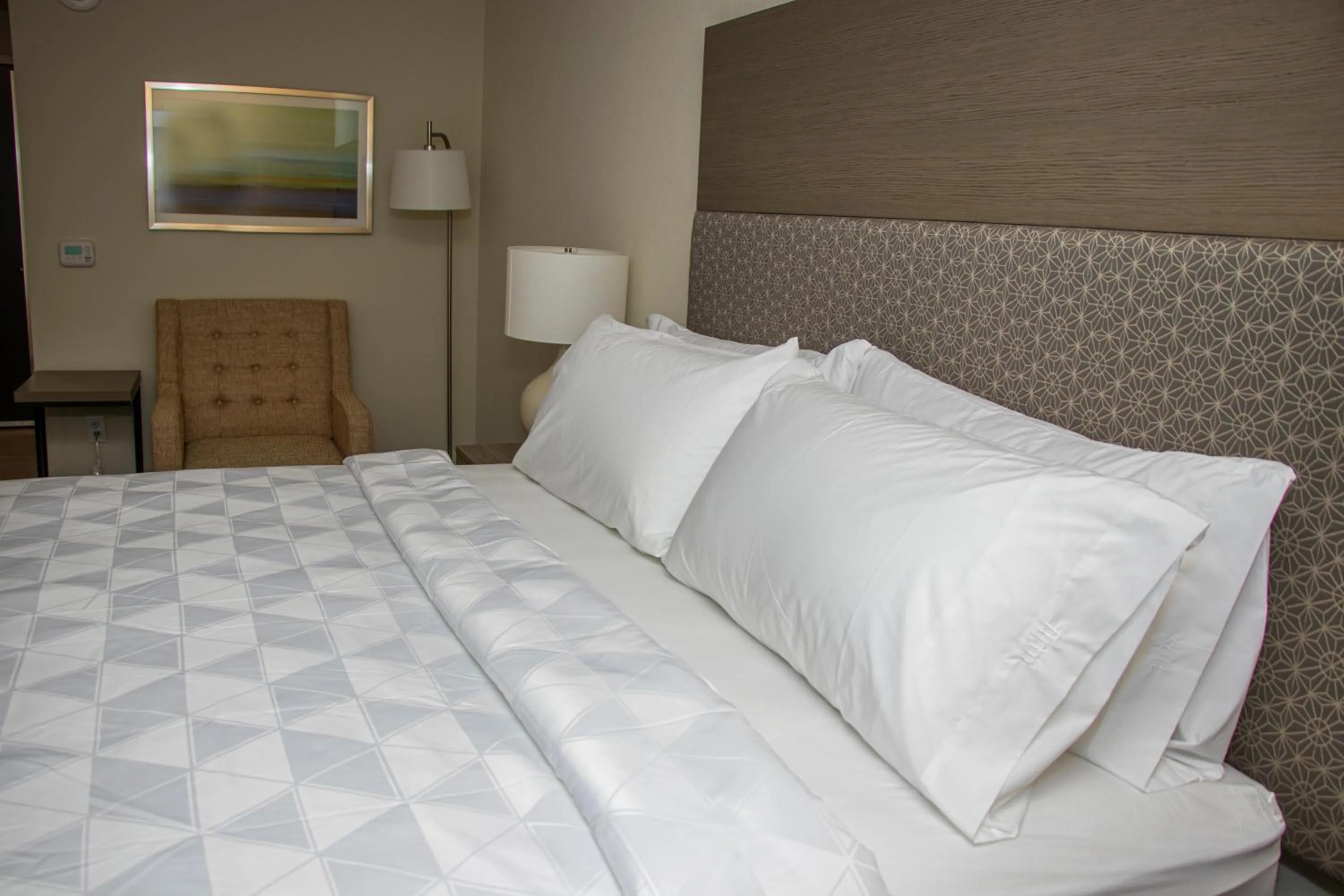 Bed in Holiday Inn - Kansas City - Northeast by IHG