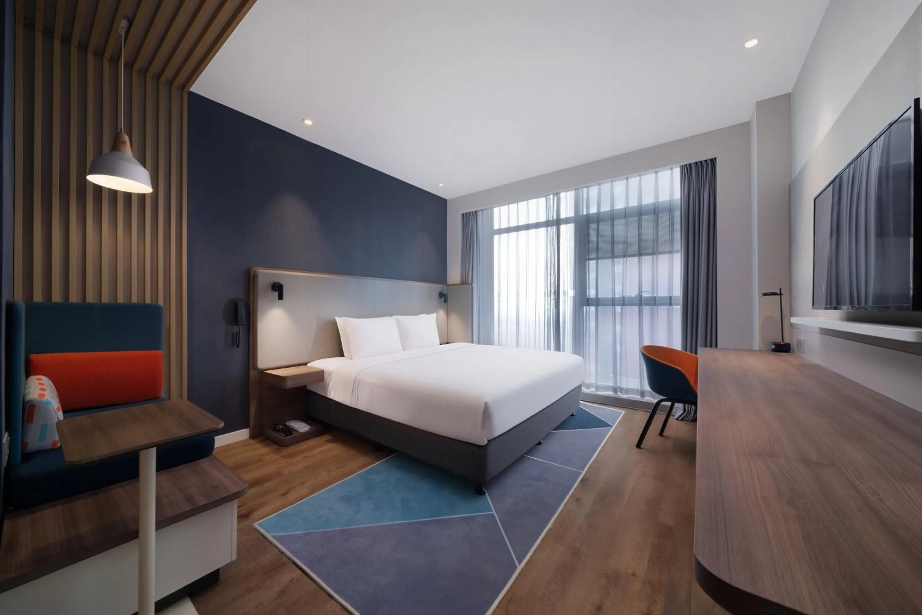Photo of the whole room, Bed in Holiday Inn Express Pengzhou Downtown by IHG