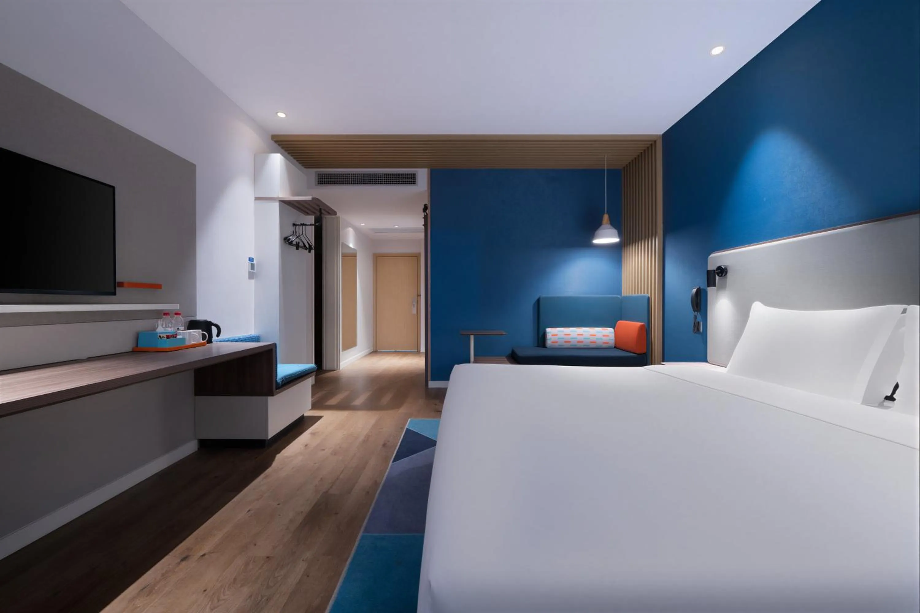 Photo of the whole room, Bed in Holiday Inn Express Pengzhou Downtown by IHG