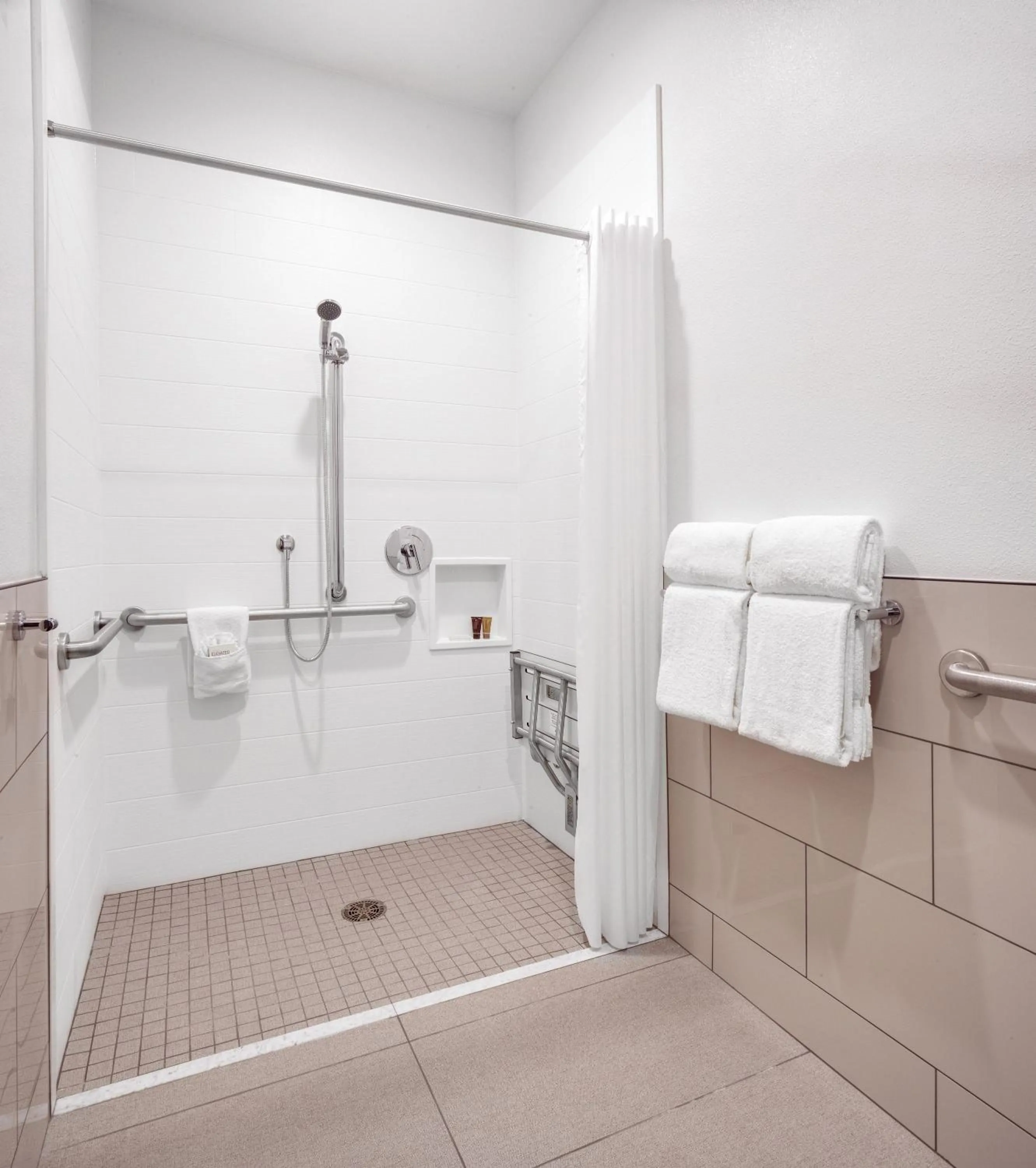 Shower in Ayres Hotel Vista Carlsbad