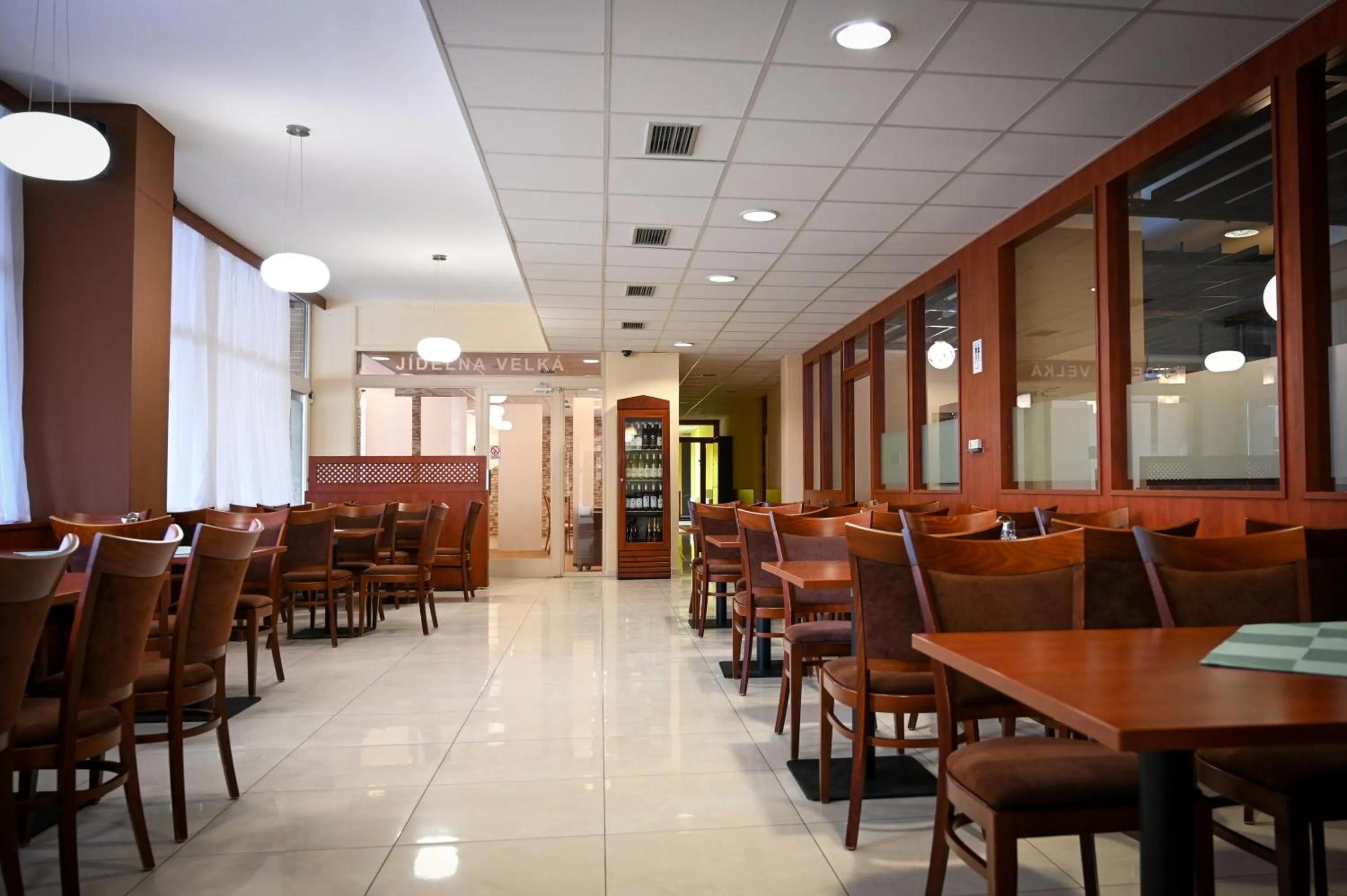 Restaurant/places to eat in Hotel Opera