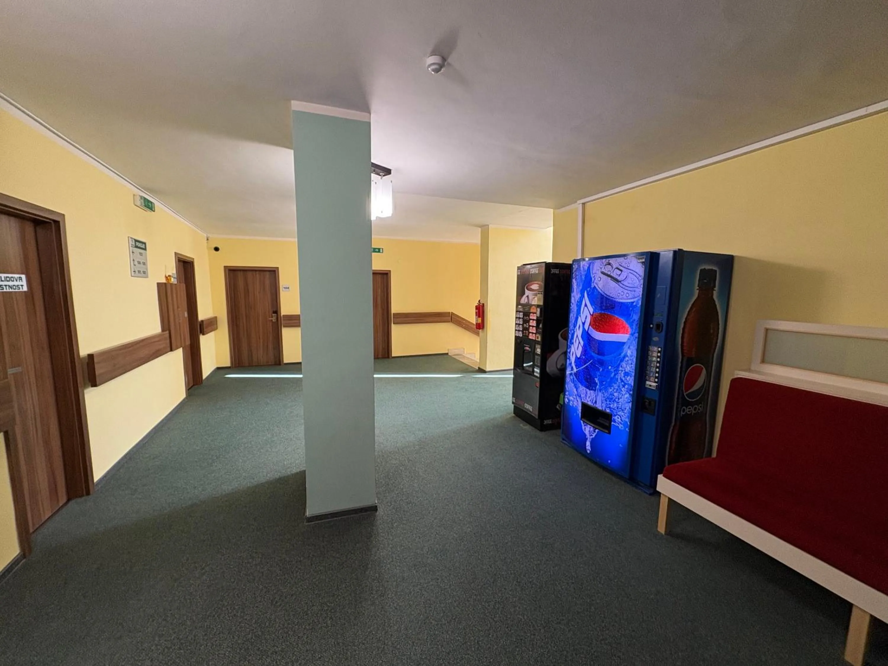 Seating area, Bed in Hotel Opera