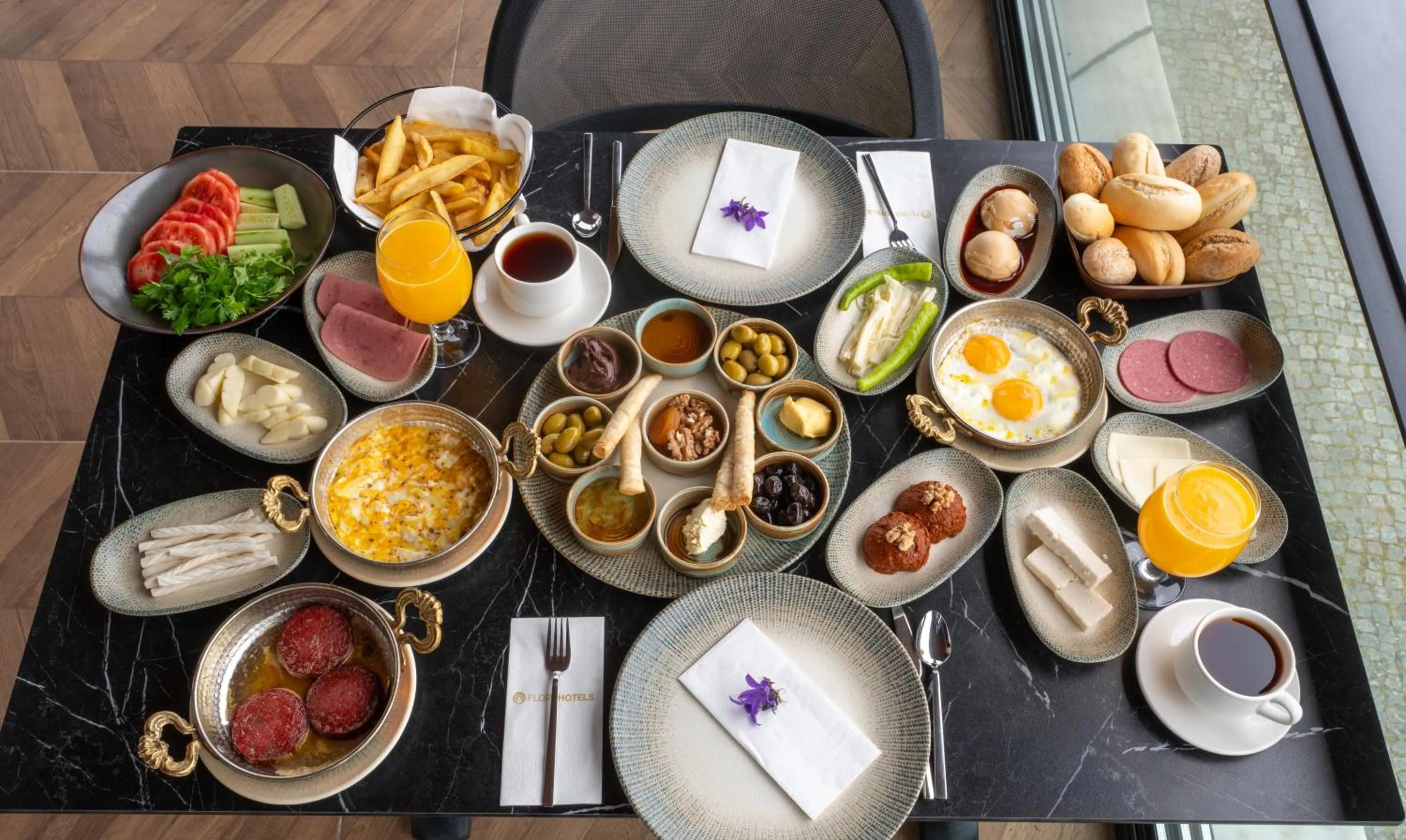 Continental breakfast in Flora Handüzü Resort & Wellness Bungalow Hotel