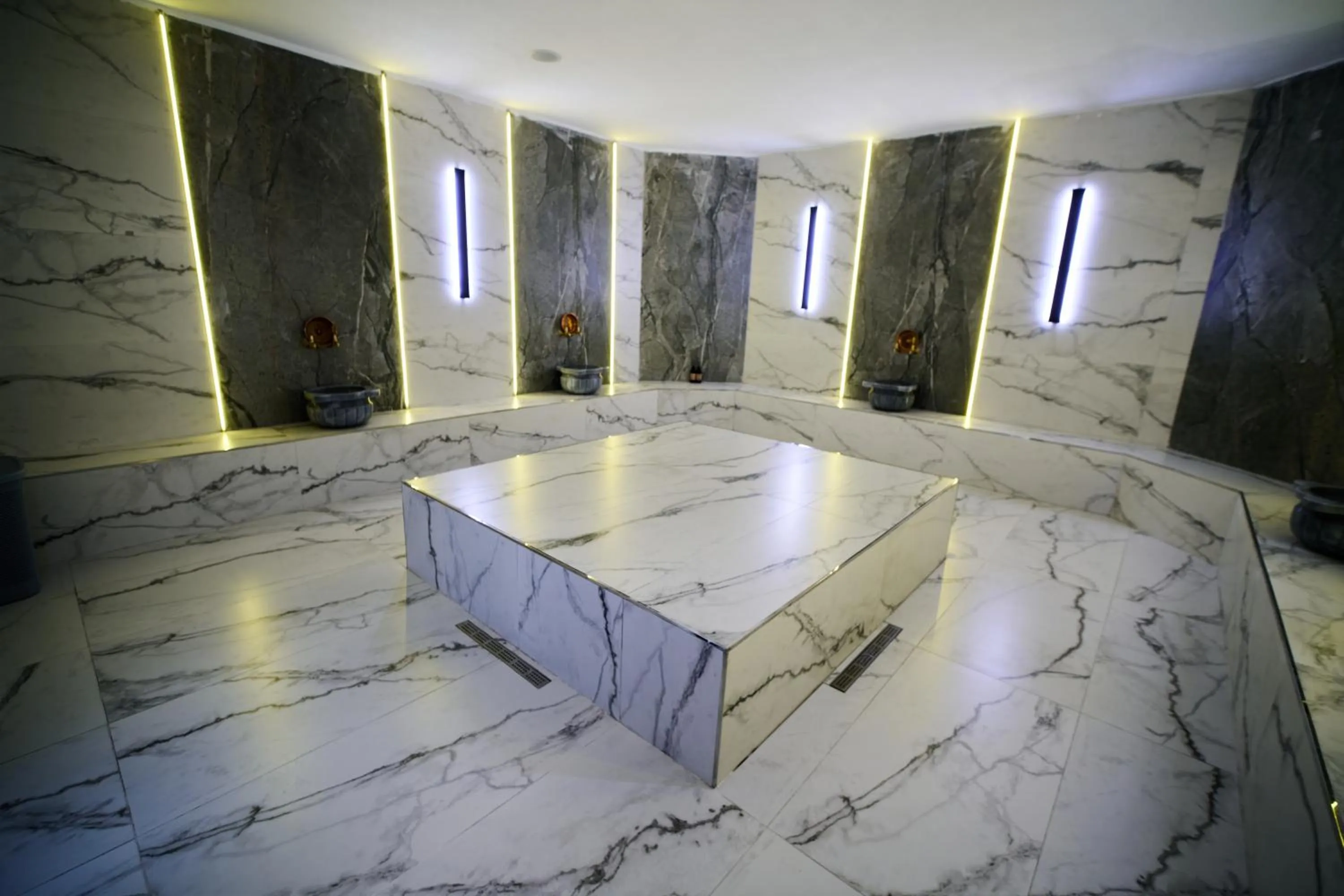 Flora Handüzü Resort & Wellness Bungalow Hotel