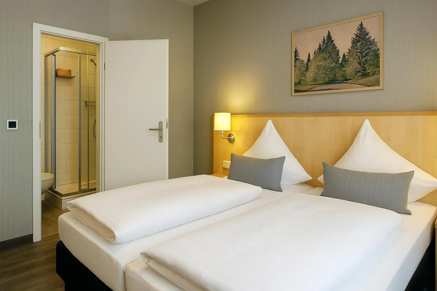 Photo of the whole room, Bed in Konsum Berghotel Oberhof