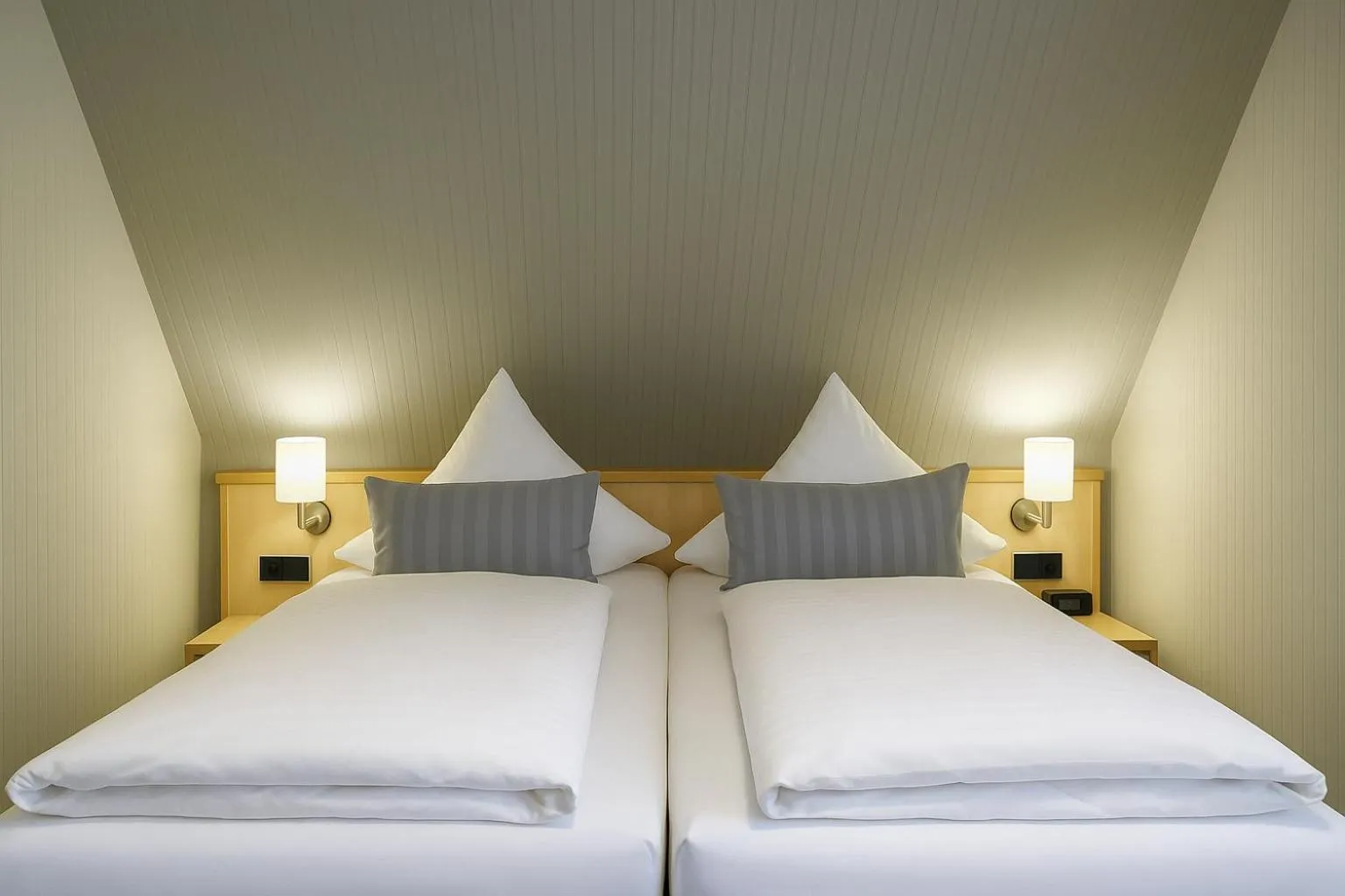 Photo of the whole room, Bed in Konsum Berghotel Oberhof