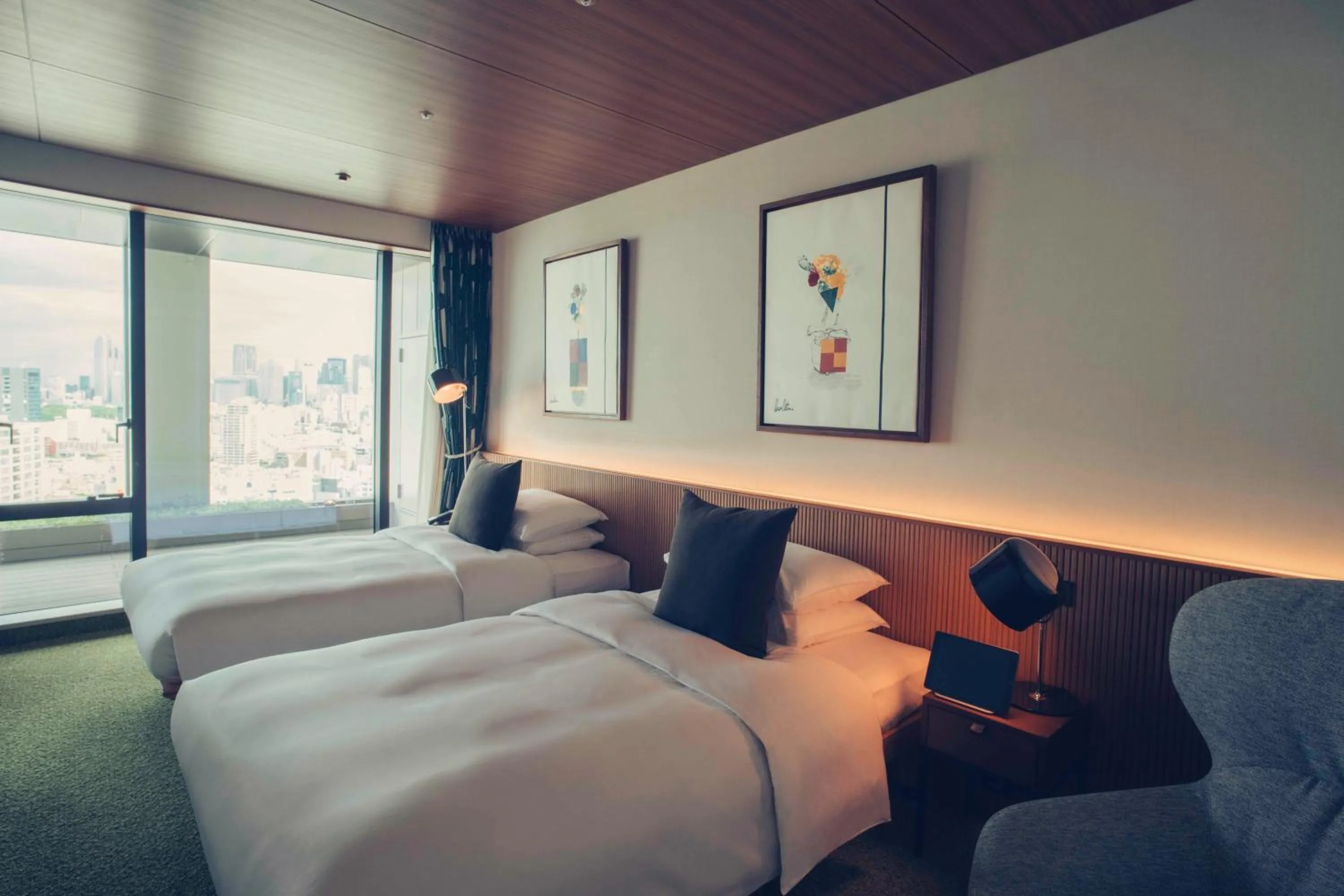 Living room, Bed in THE AOYAMA GRAND HOTEL