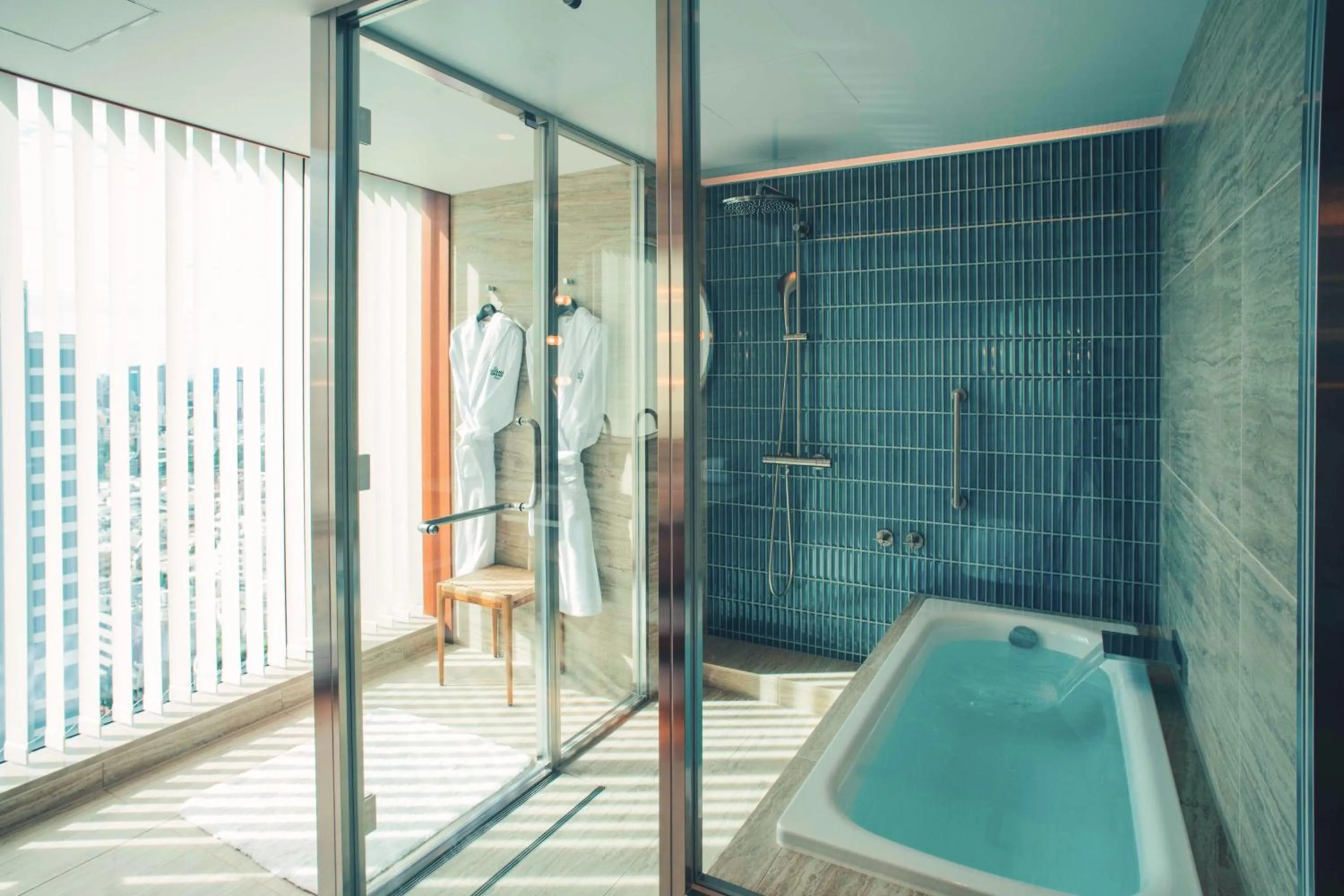 Shower in THE AOYAMA GRAND HOTEL