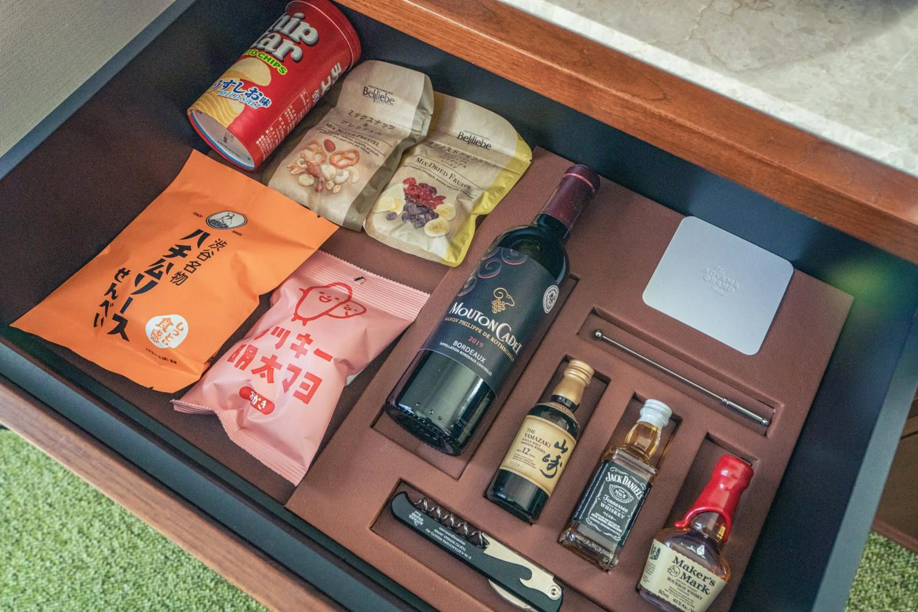 minibar in THE AOYAMA GRAND HOTEL