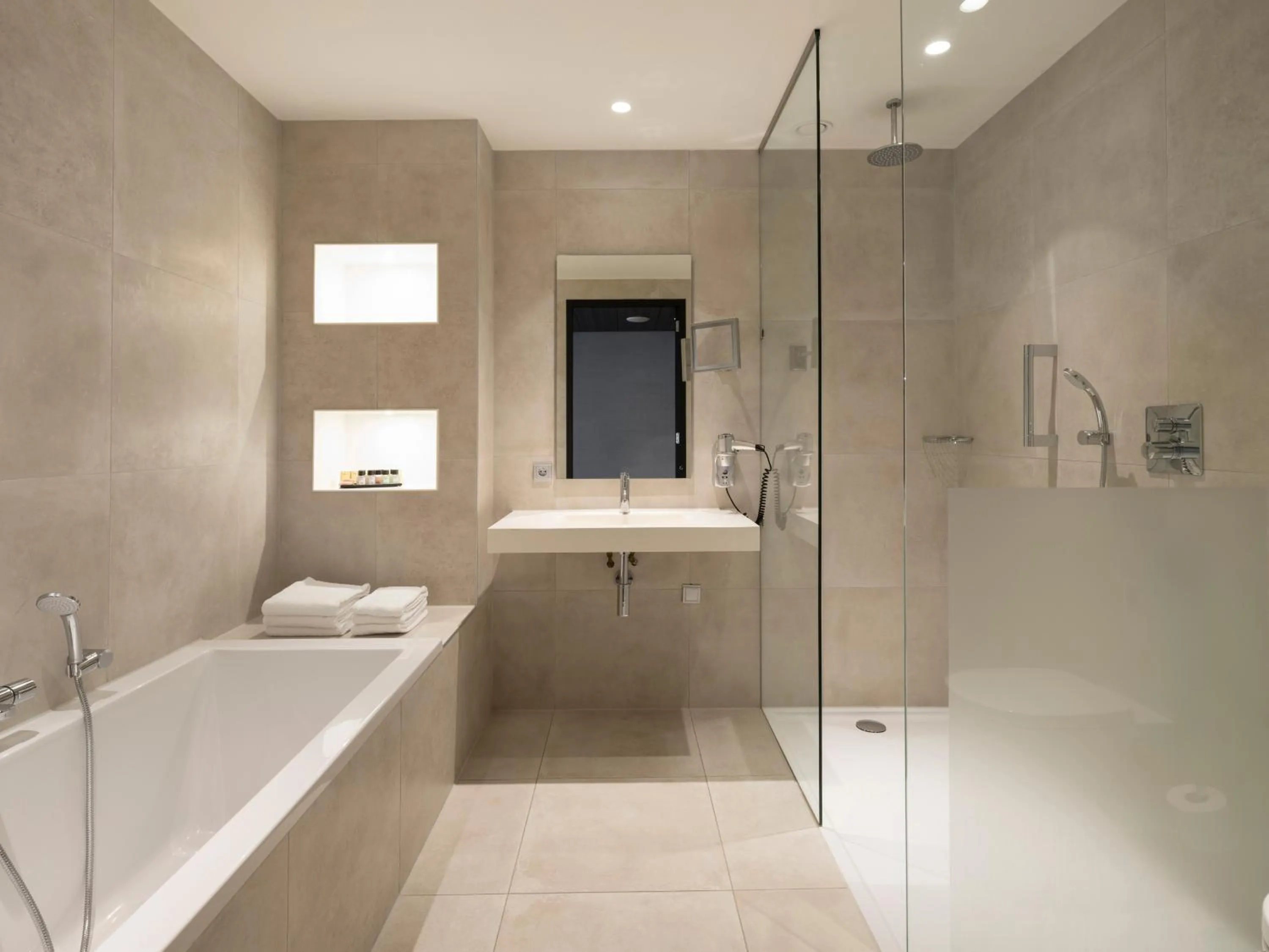 Shower in Van Der Valk Hotel Zwolle