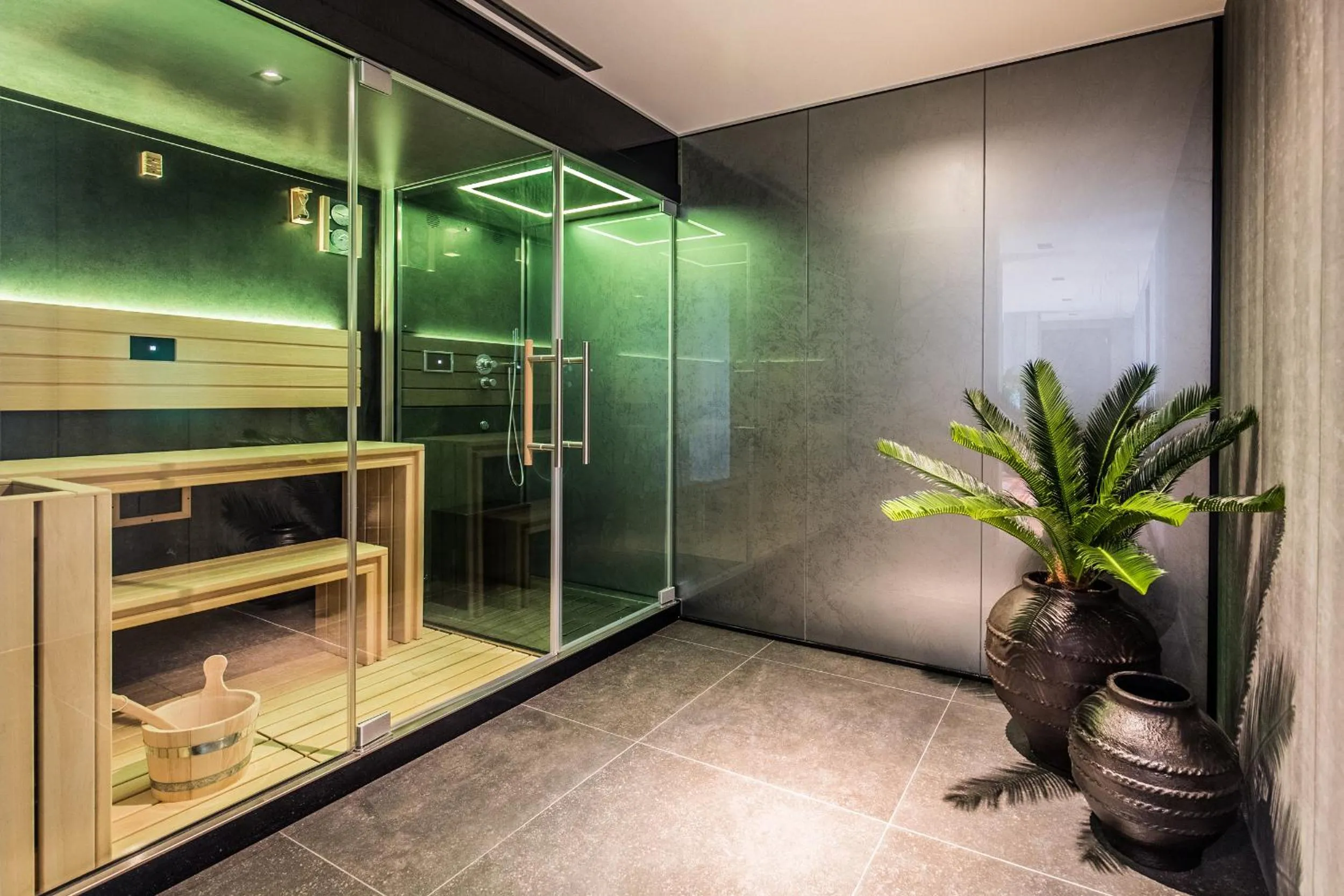 Shower in Van Der Valk Hotel Zwolle