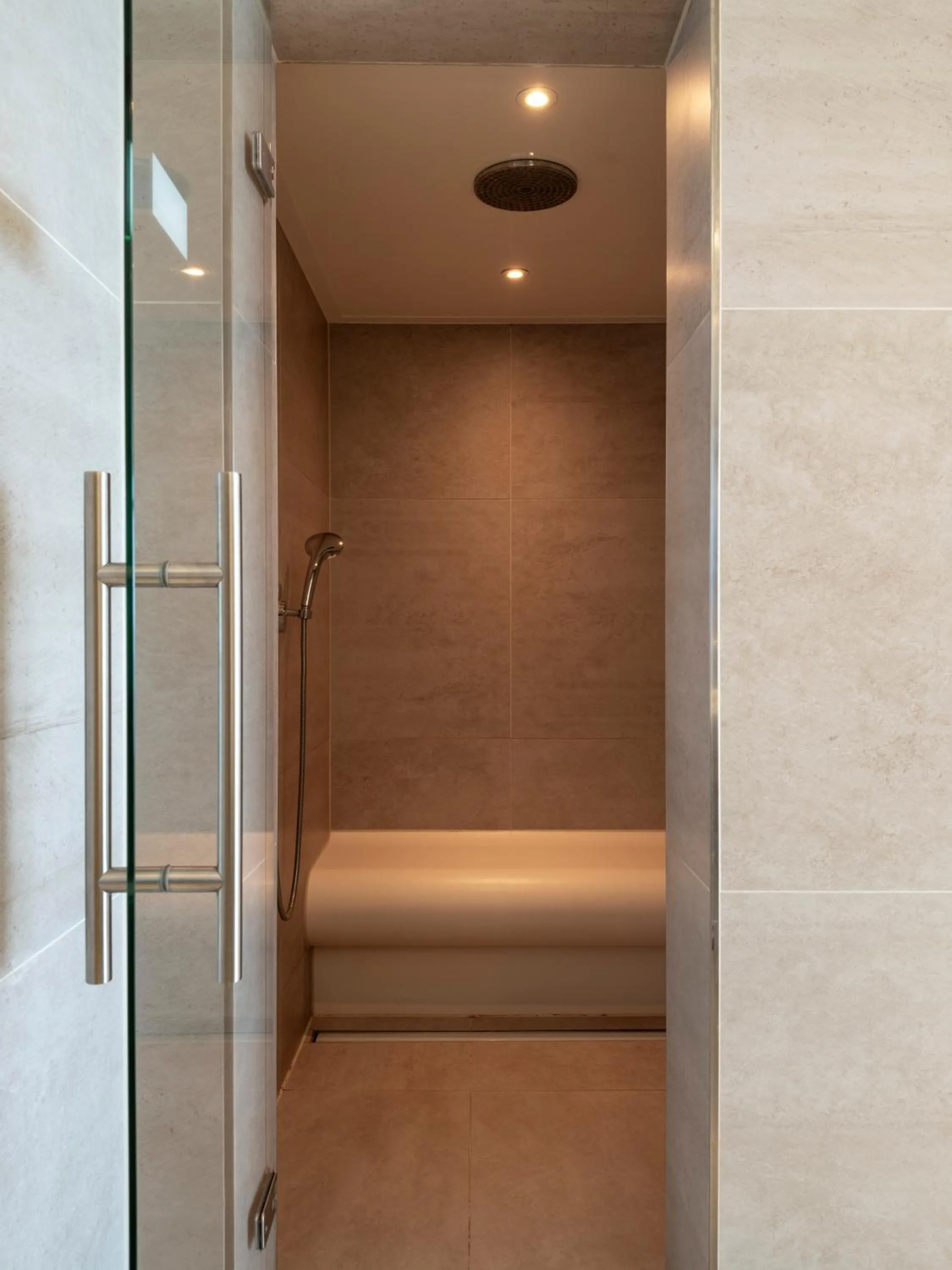 Shower in Van Der Valk Hotel Zwolle