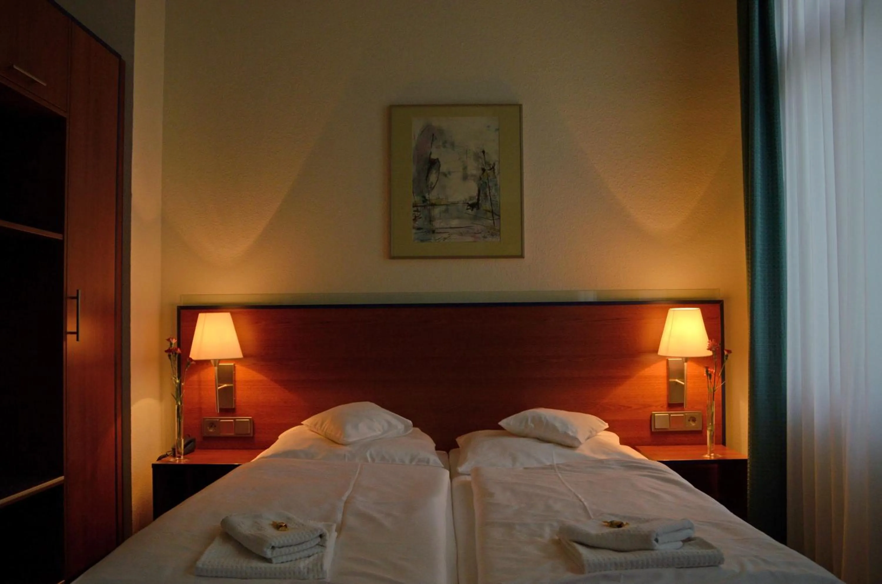 Photo of the whole room, Bed in Hotel & Apartments Fürstenhof am Bauhaus