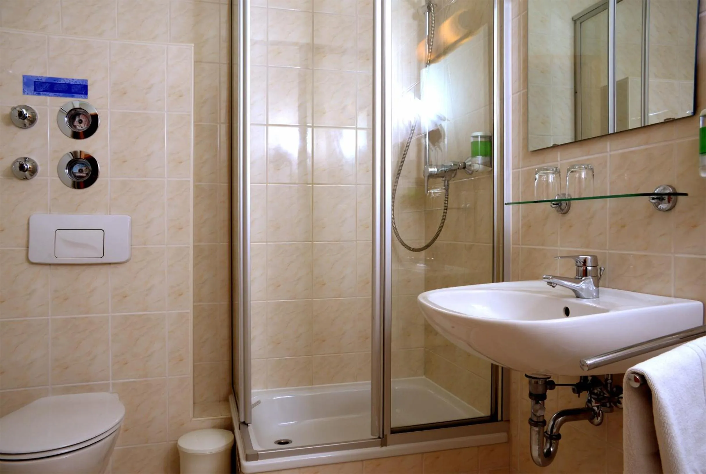 Bathroom in Hotel & Apartments Fürstenhof am Bauhaus