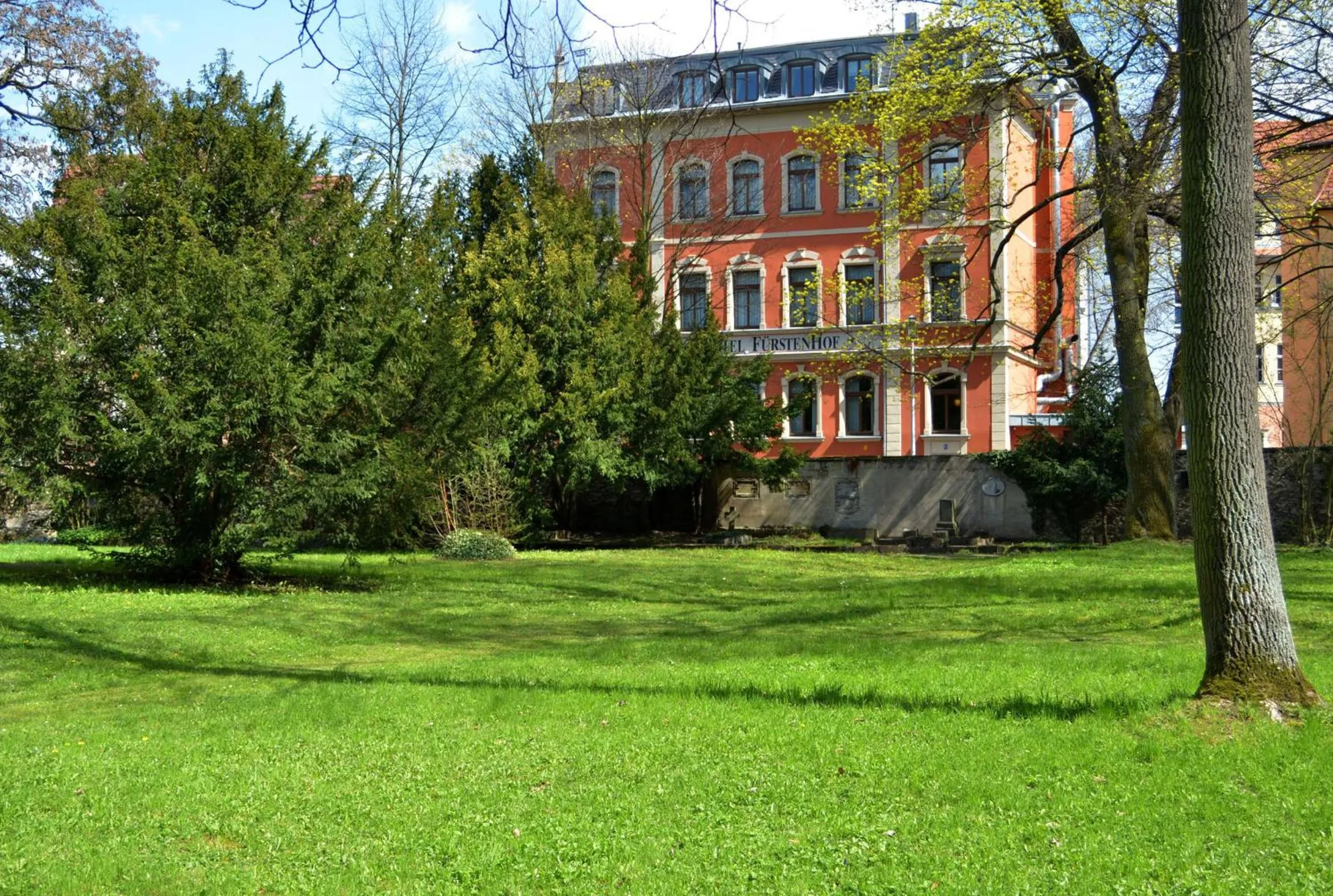 Property building in Hotel & Apartments Fürstenhof am Bauhaus