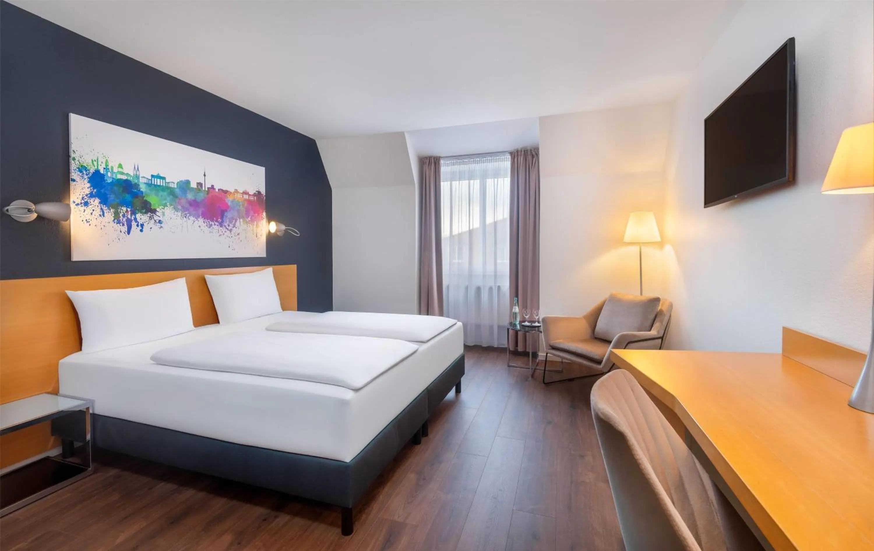 Photo of the whole room, Bed in Wyndham Garden Potsdam