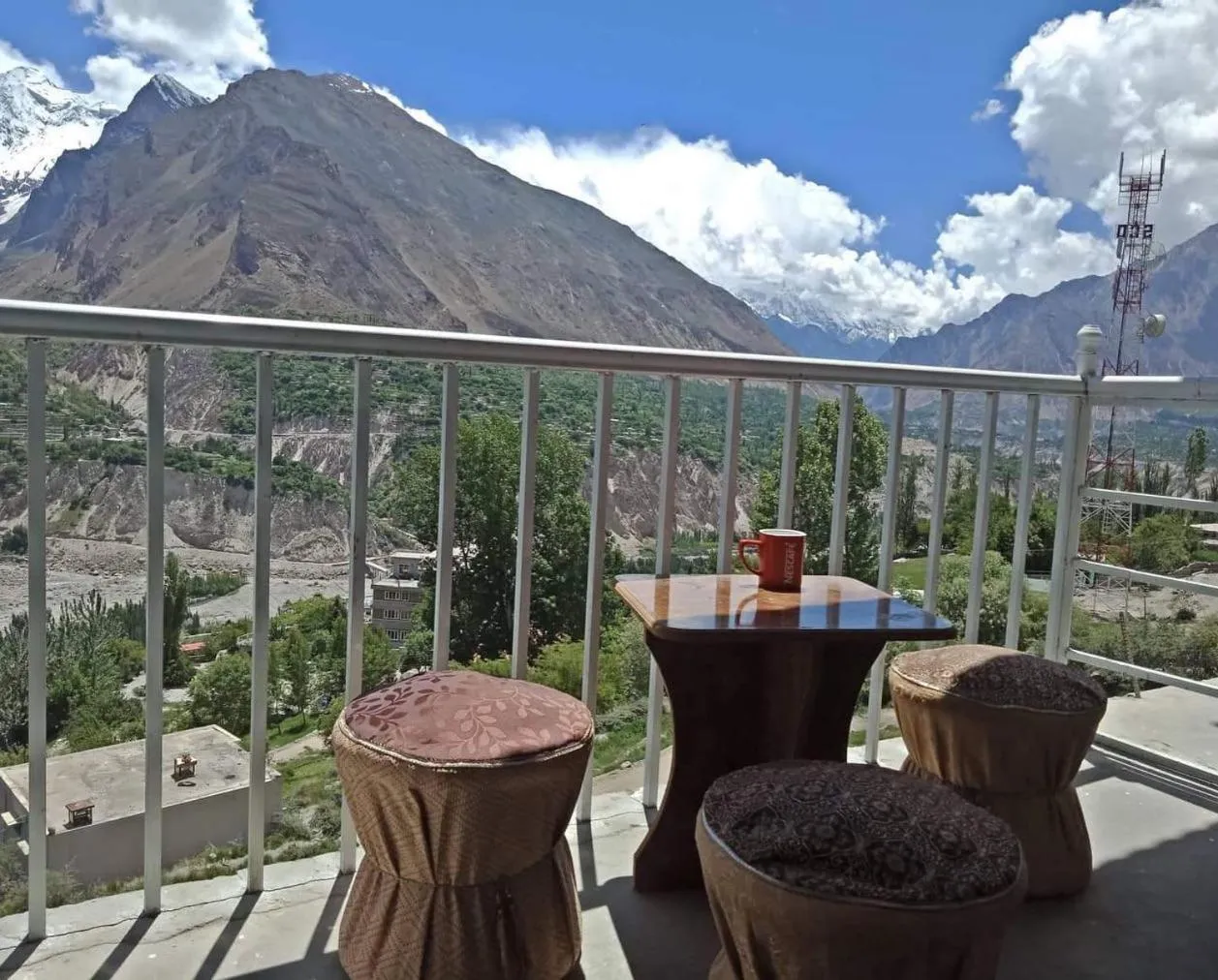 Hunza Lounge