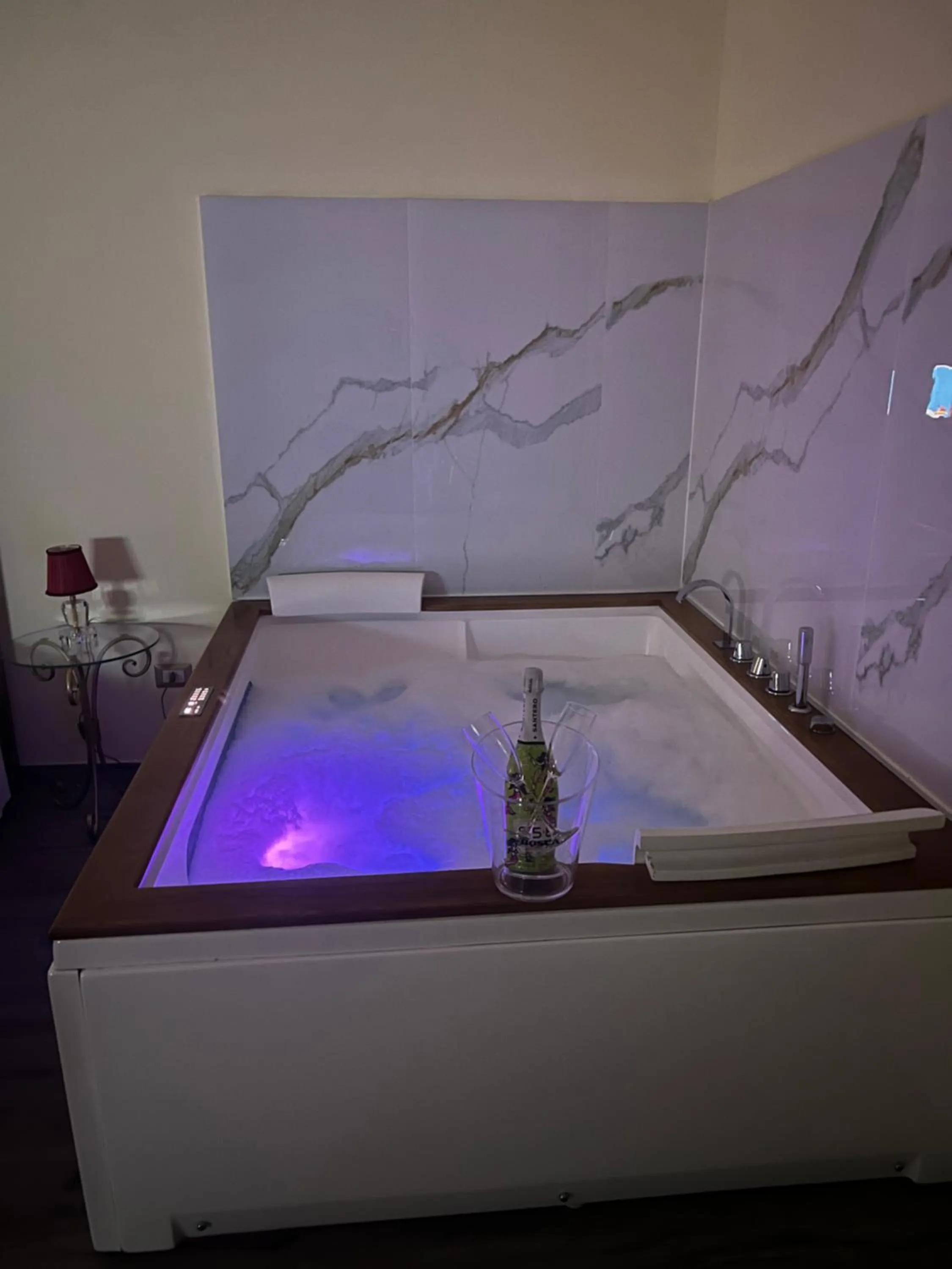 Hot Tub in Duca di Uzeda Bed and Breakfast