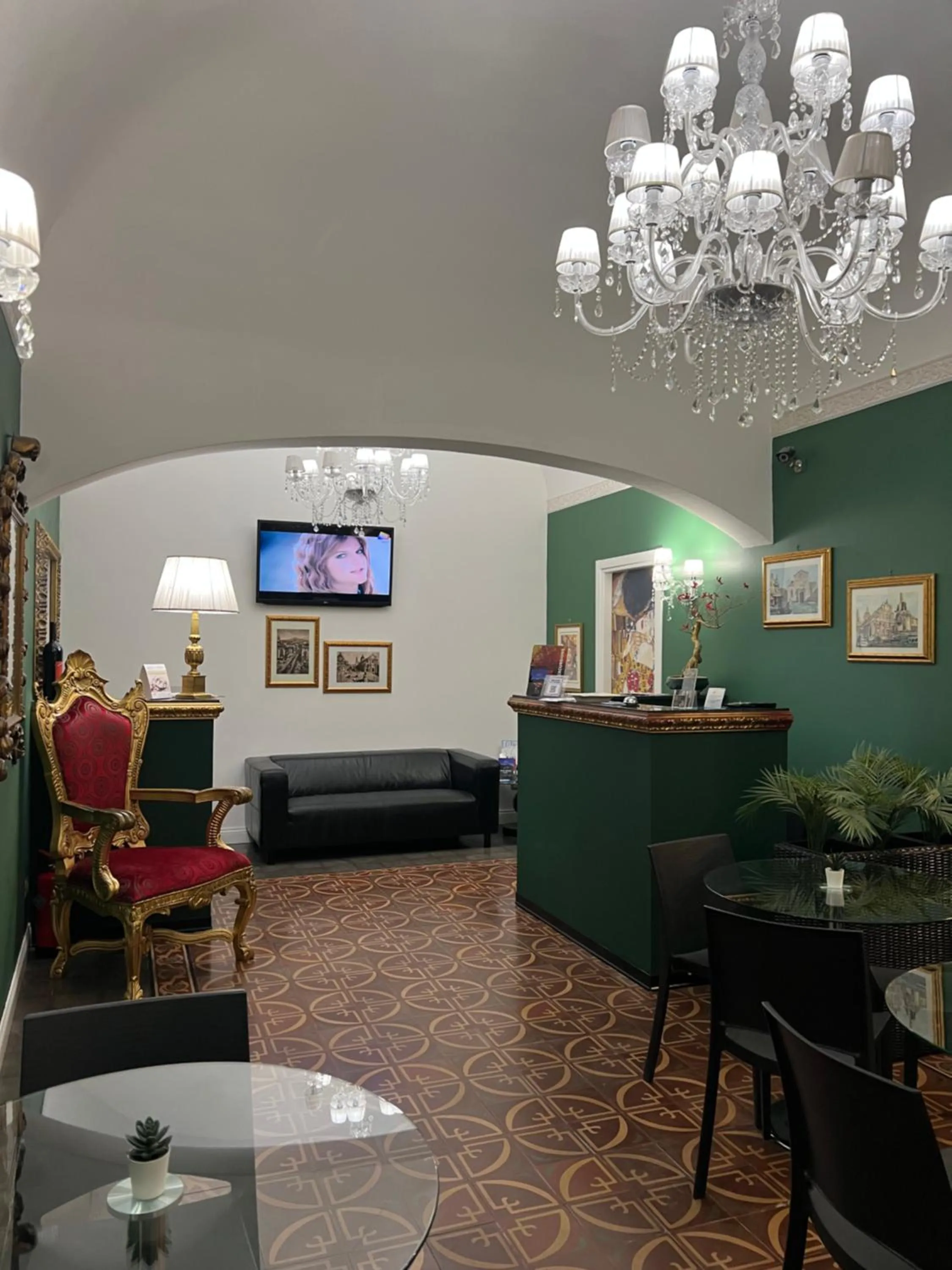 Communal lounge/ TV room in Duca di Uzeda Bed and Breakfast