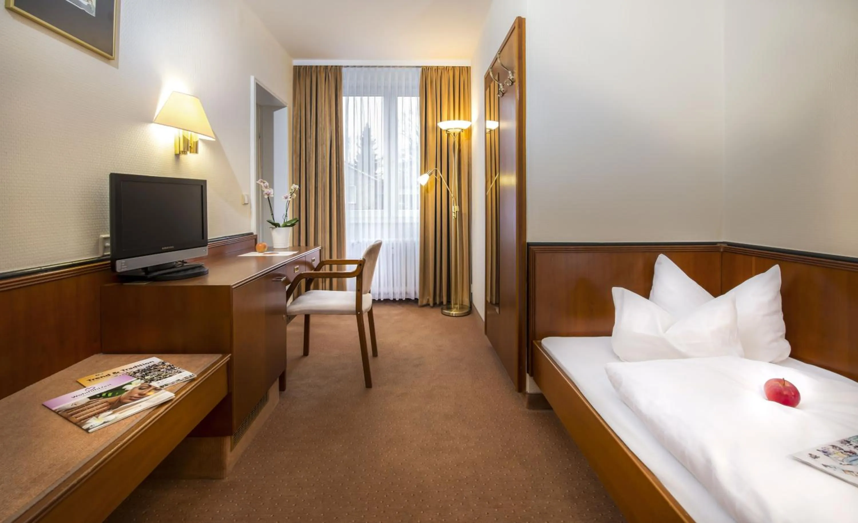 Photo of the whole room, Bed in Parkhotel Stadtallendorf