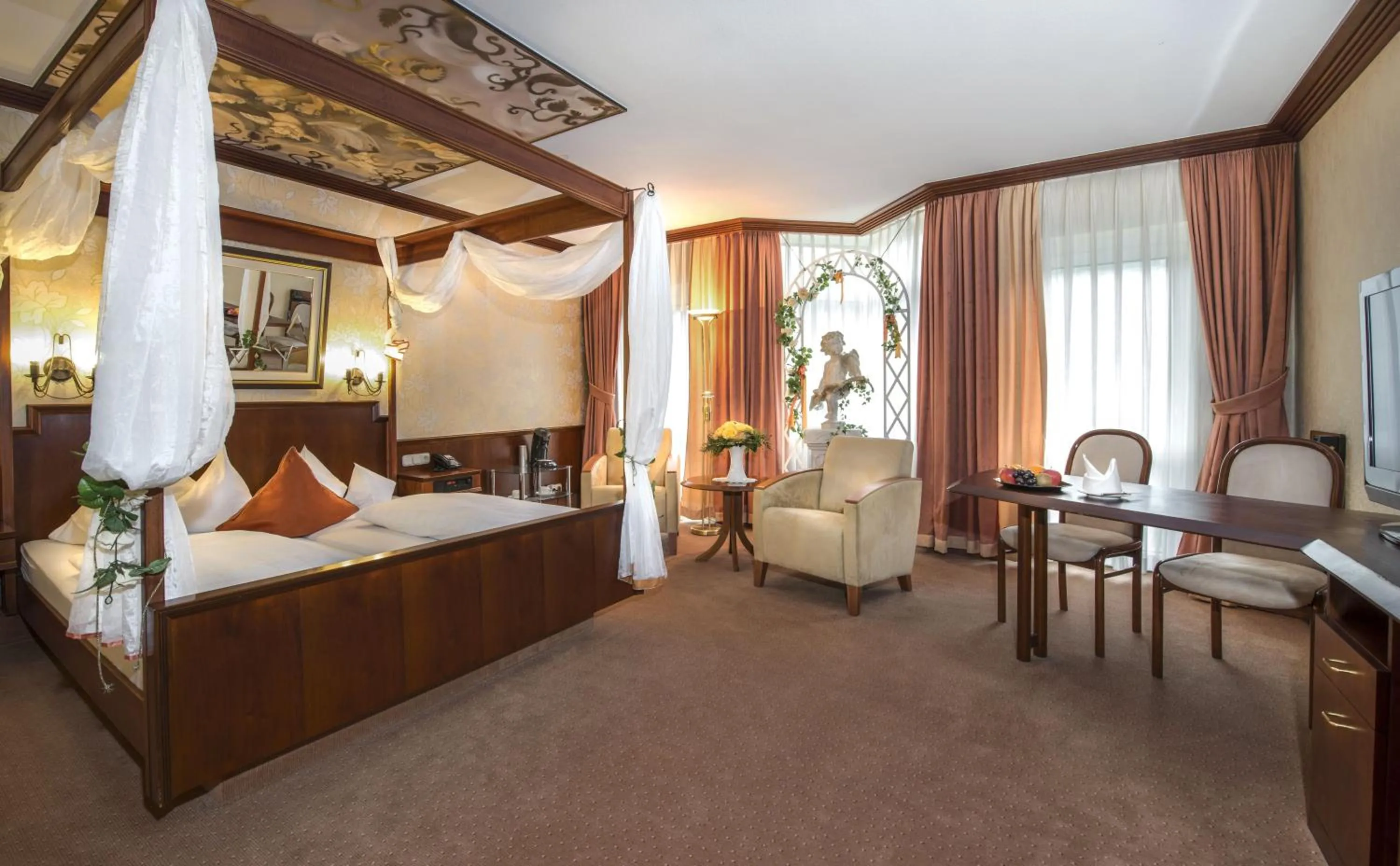 Photo of the whole room, Bed in Parkhotel Stadtallendorf