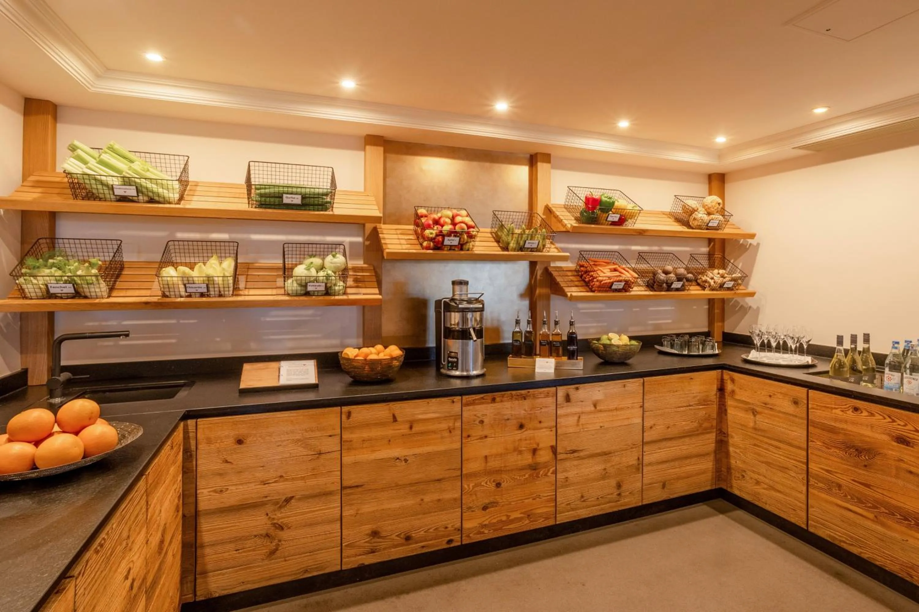 Buffet breakfast in Natur- und Wohlfühlhotel Kastenholz