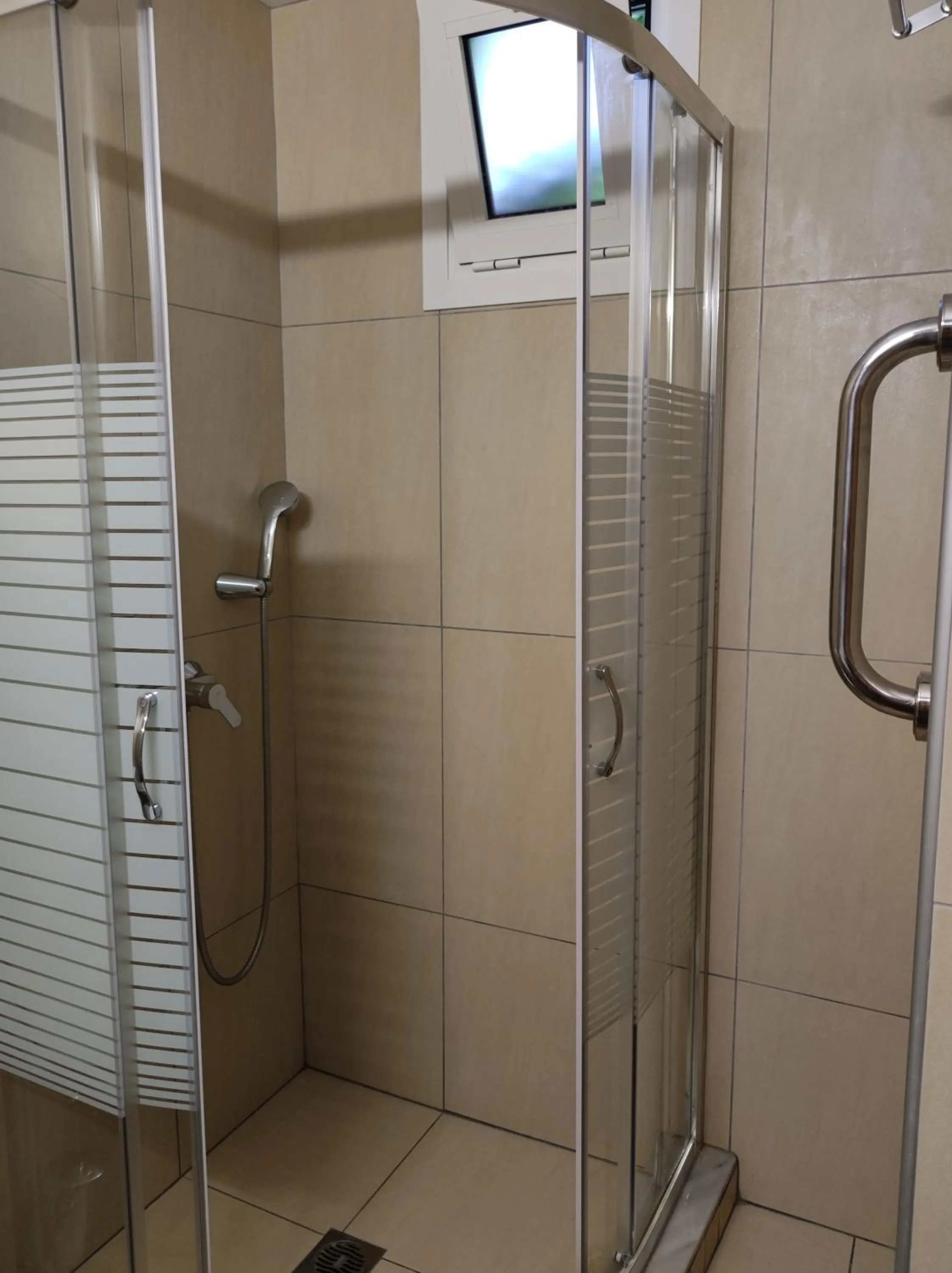 Shower in Hotel Ritsa