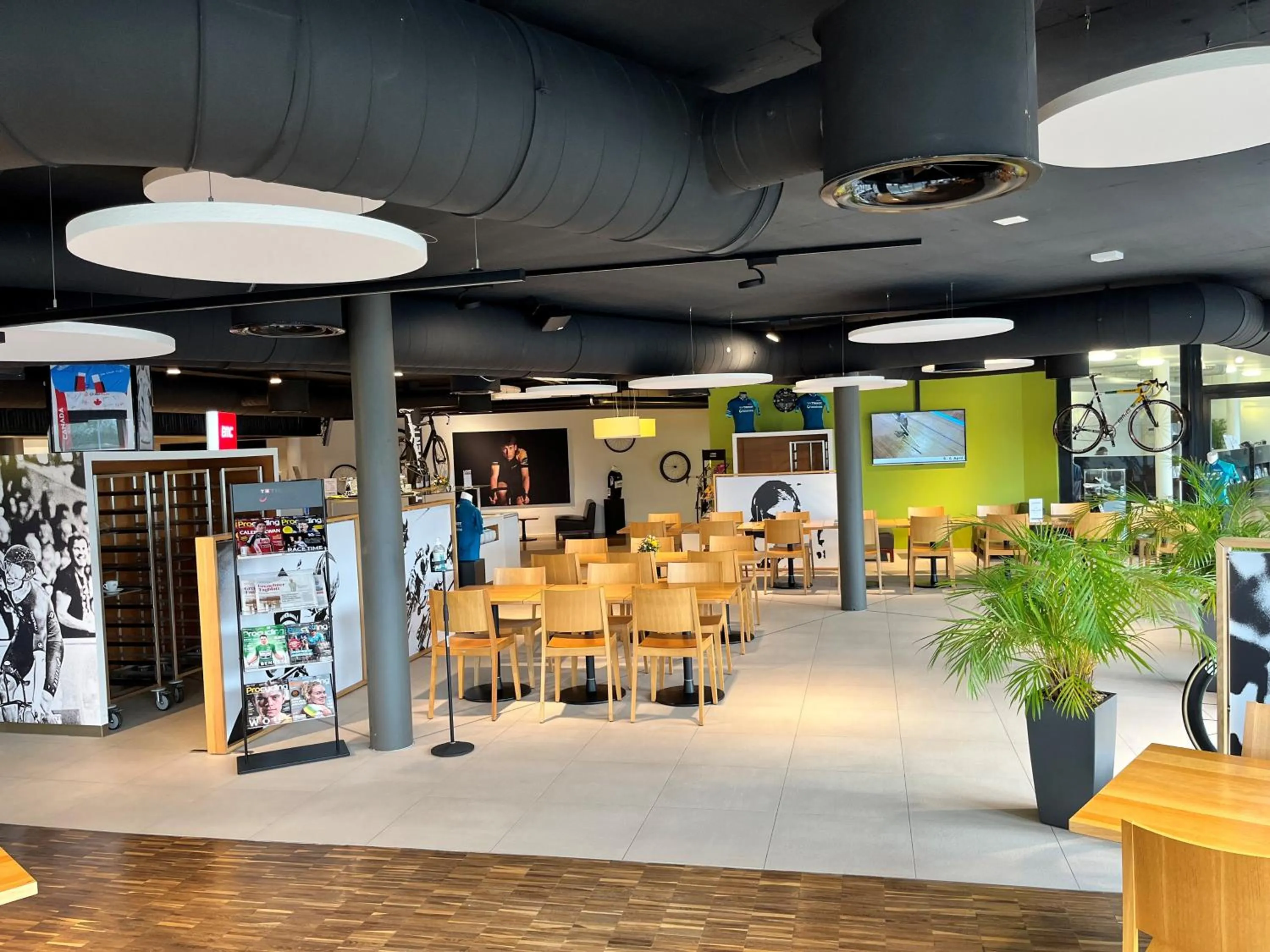 Restaurant/places to eat in Omnium Sport Hotel