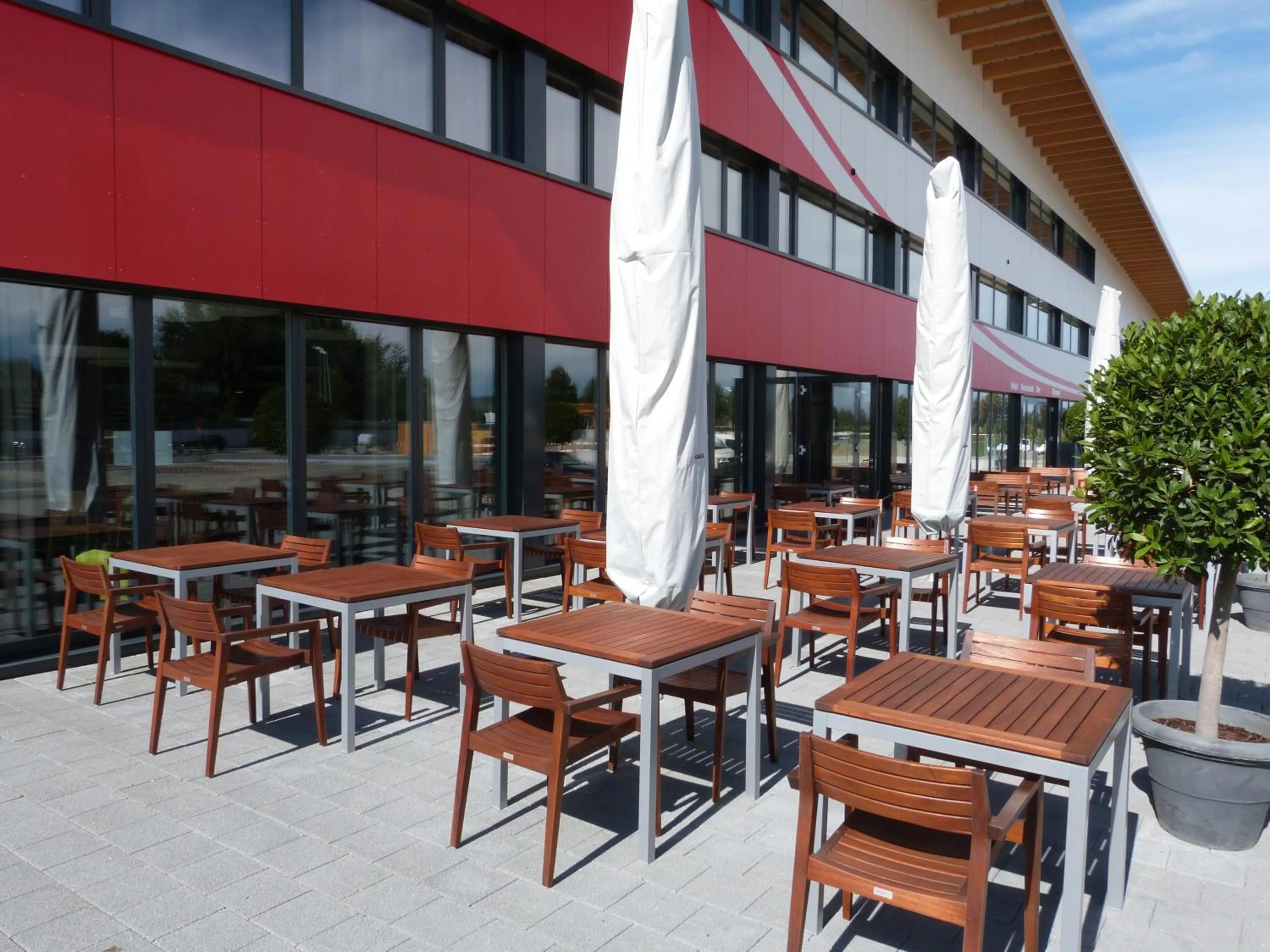 Restaurant/places to eat in Omnium Sport Hotel