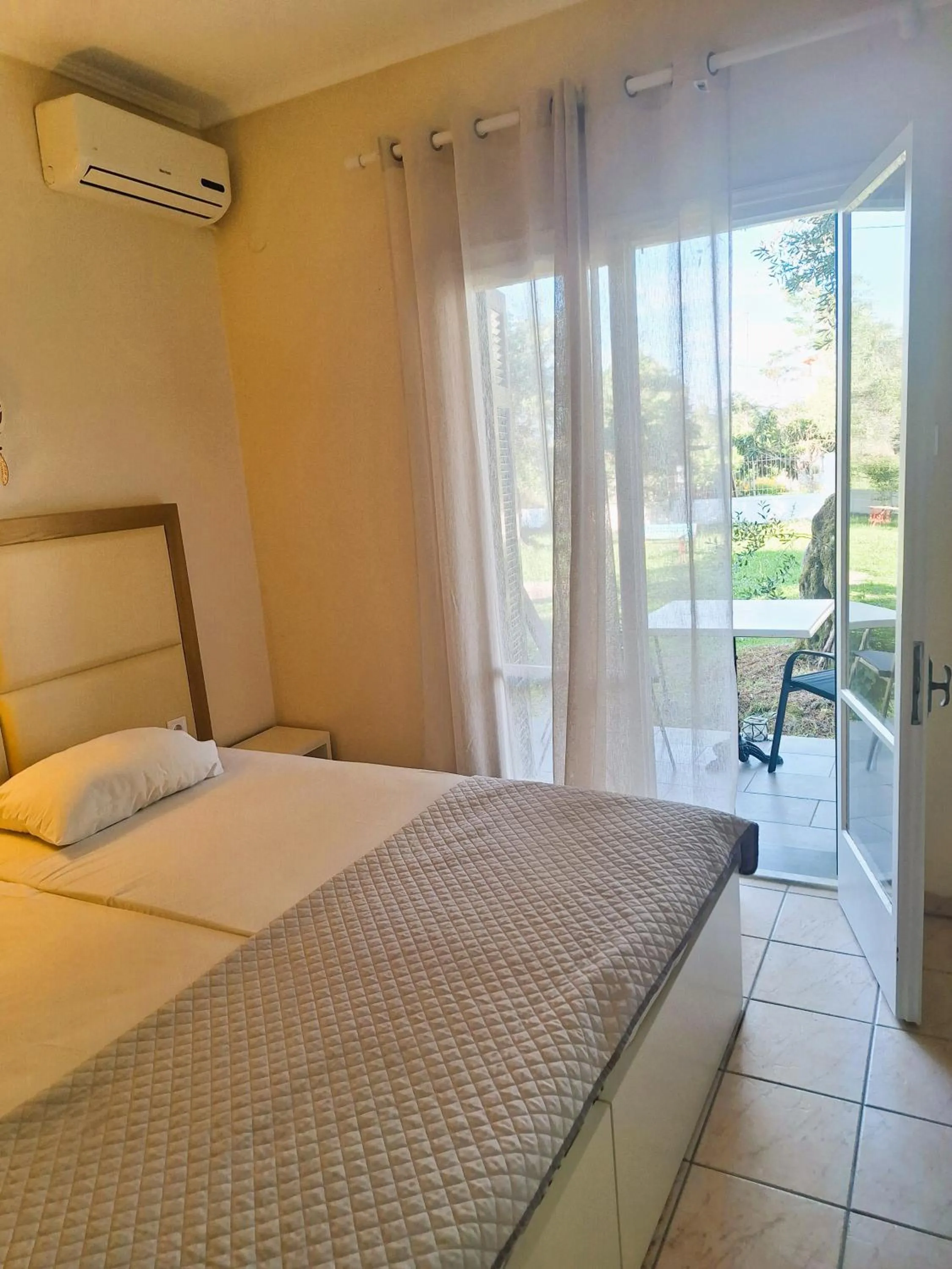 Garden, Bed in Ever Green