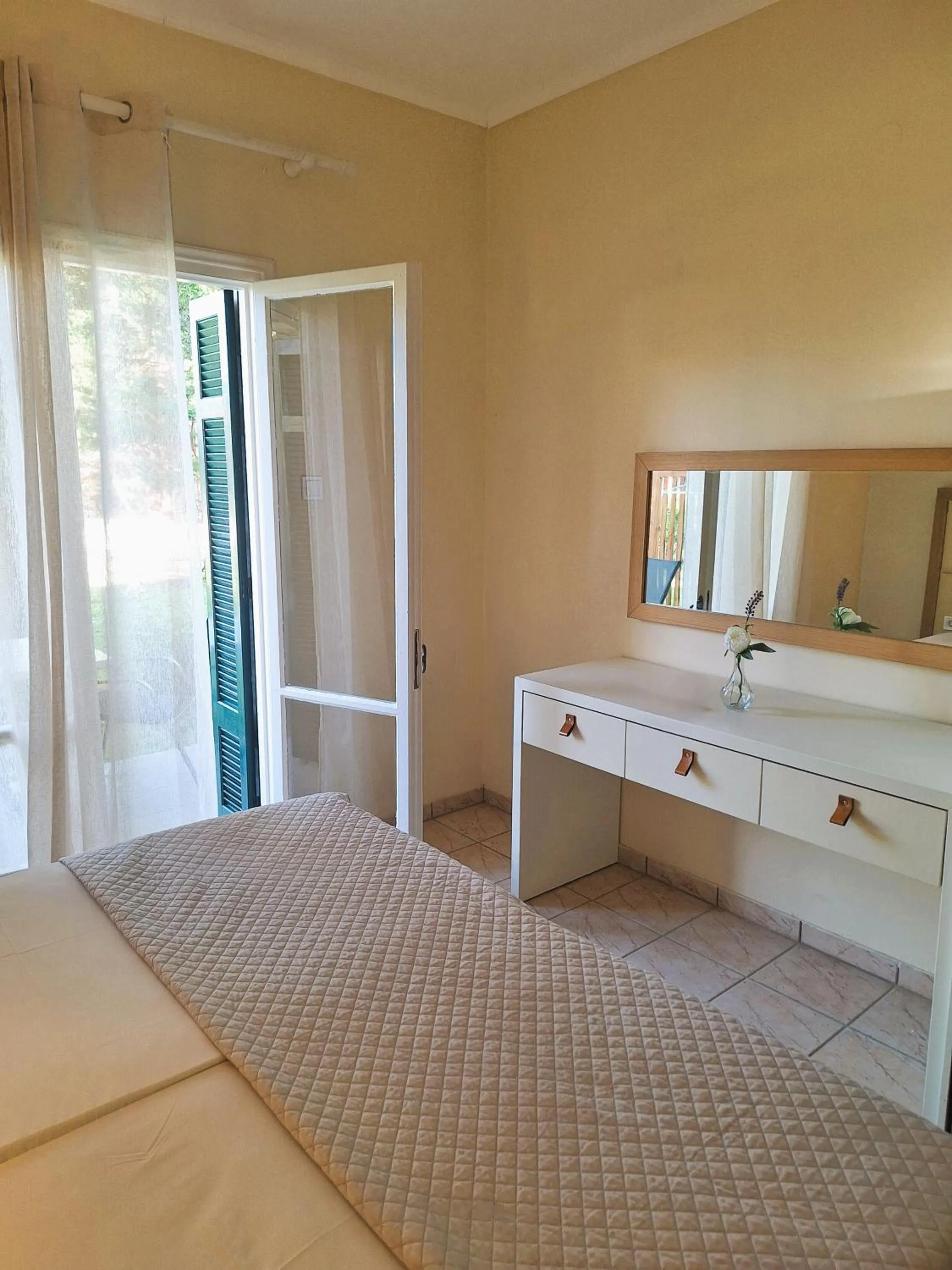 Patio, Bed in Ever Green