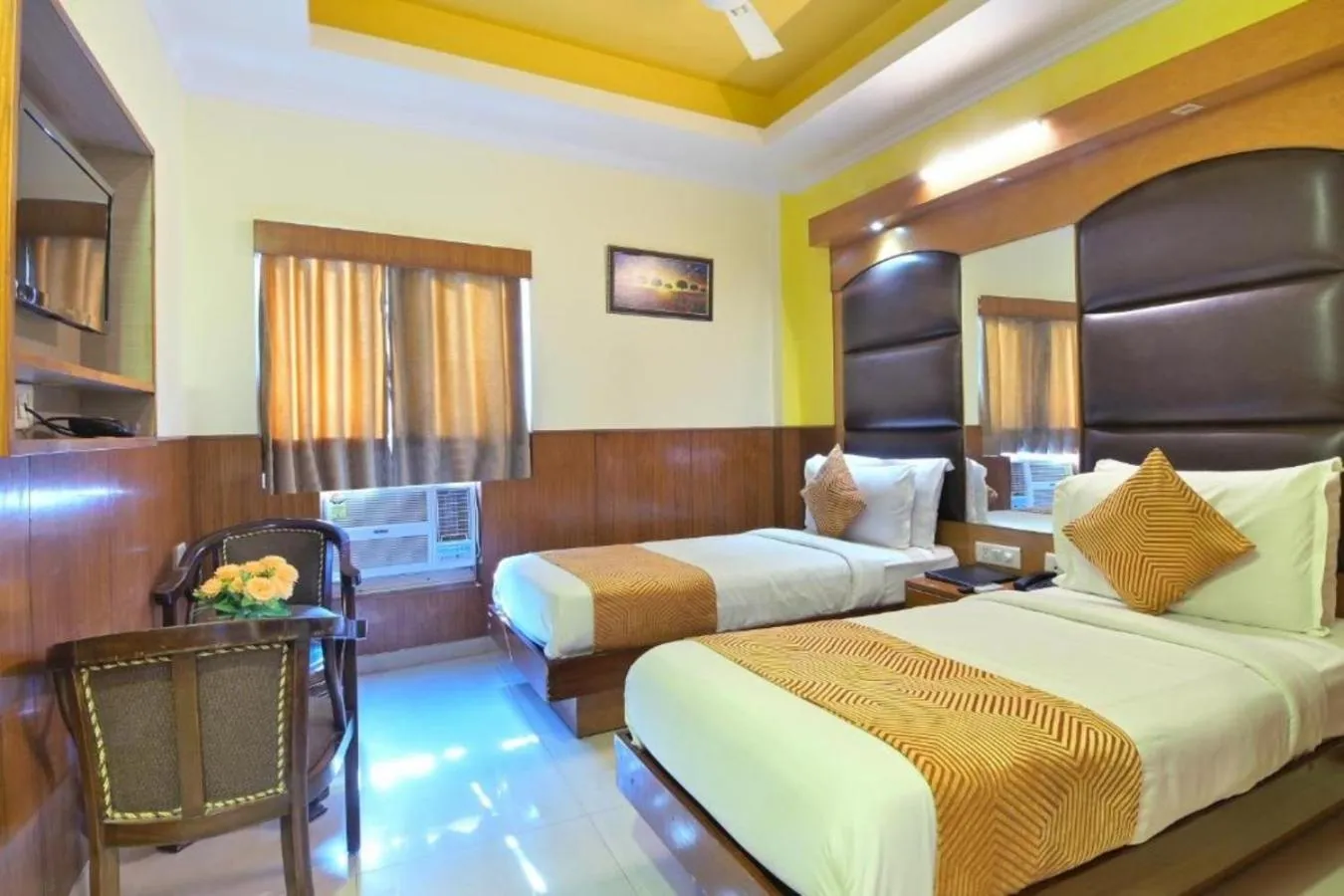 Communal lounge/ TV room in Hotel Castle Blue New Delhi Near IGI Airport