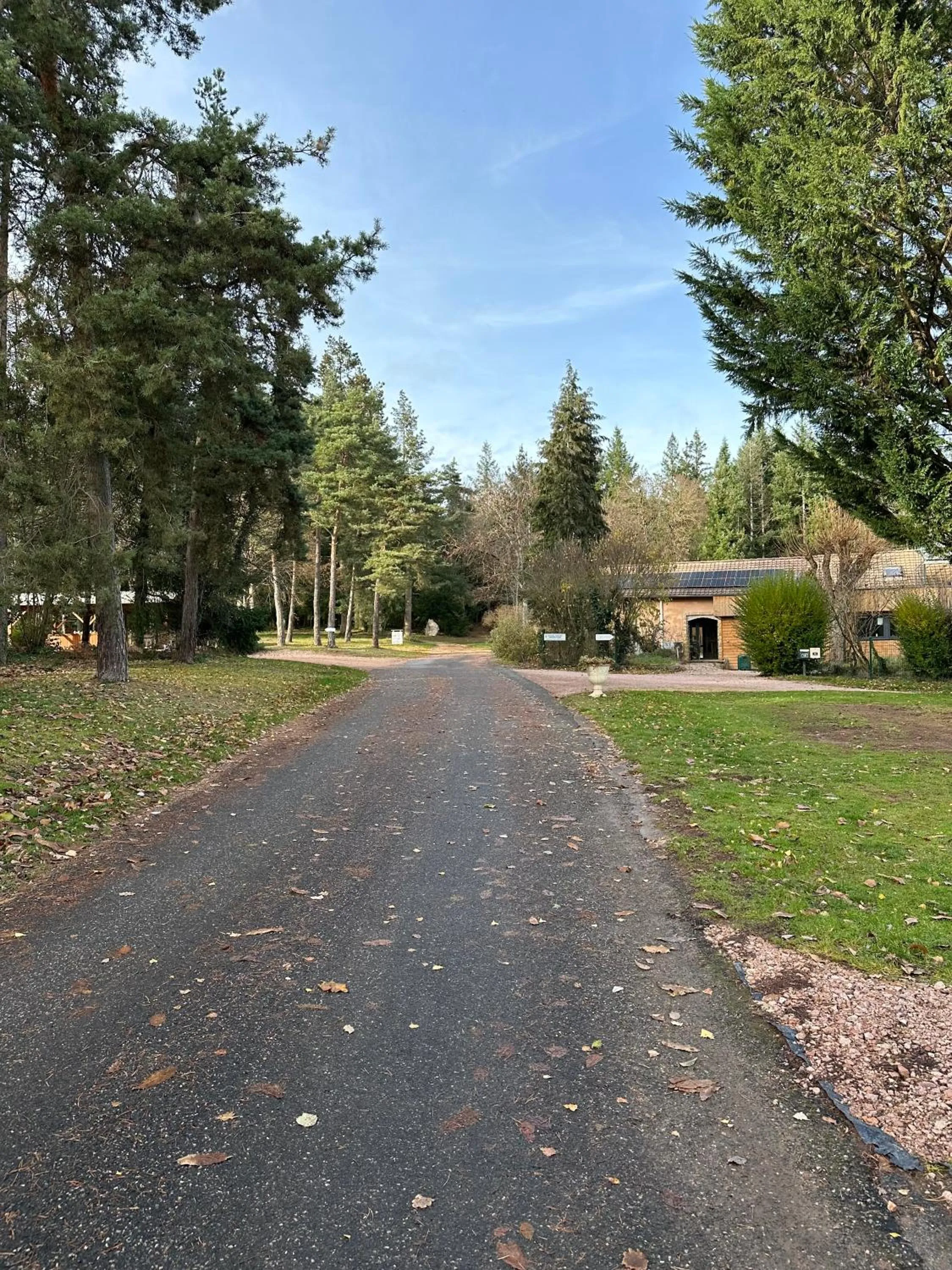 Facade/entrance in Du côté de chez Sam