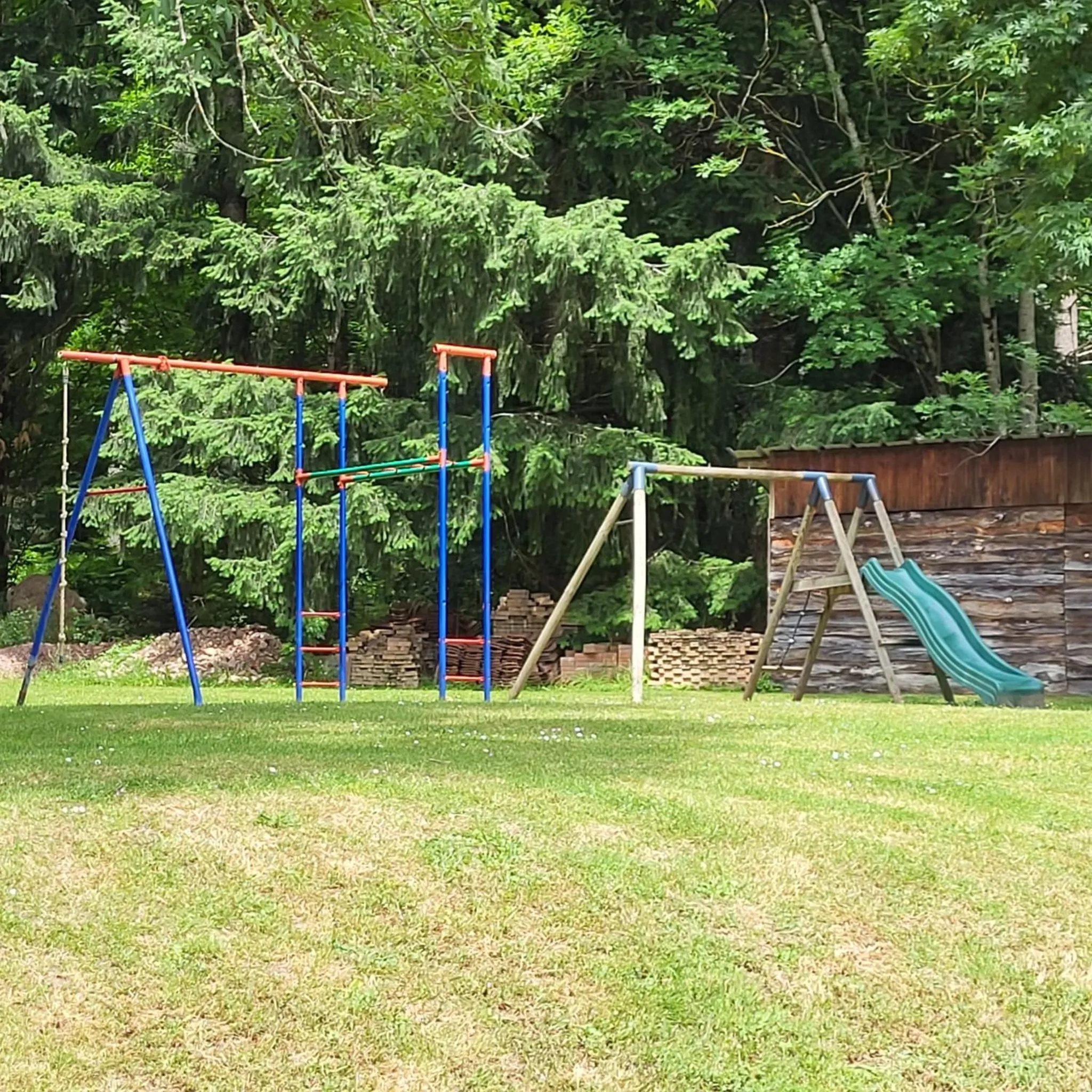 Children play ground in Du côté de chez Sam