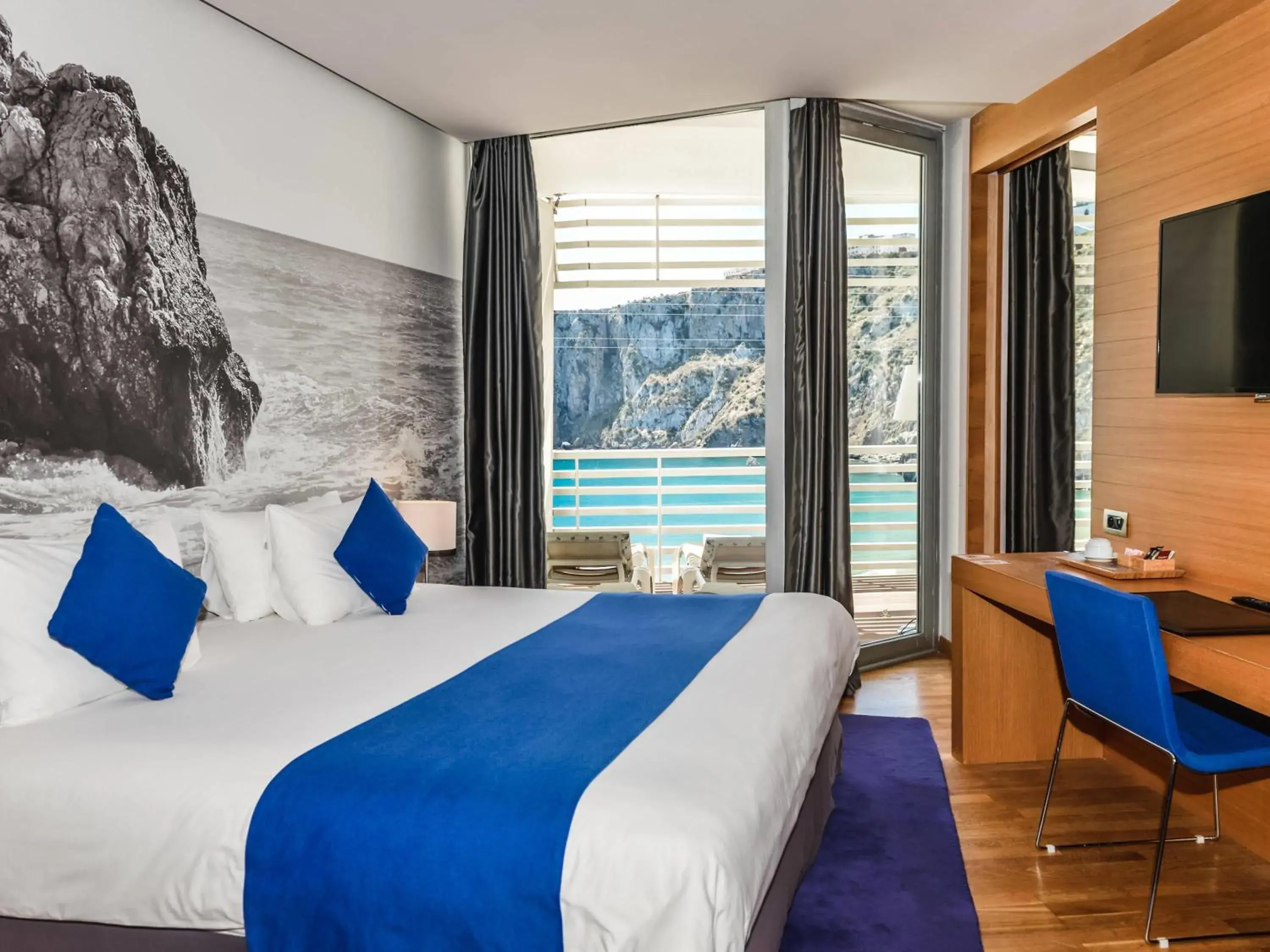 Deluxe Double Suite Ocean Front with Balcony in Mercure Quemado Al-Hoceima Resort Deluxe Double Suite Ocean Front with Balcony in Mercure Quemado Al-Hoceima Resort