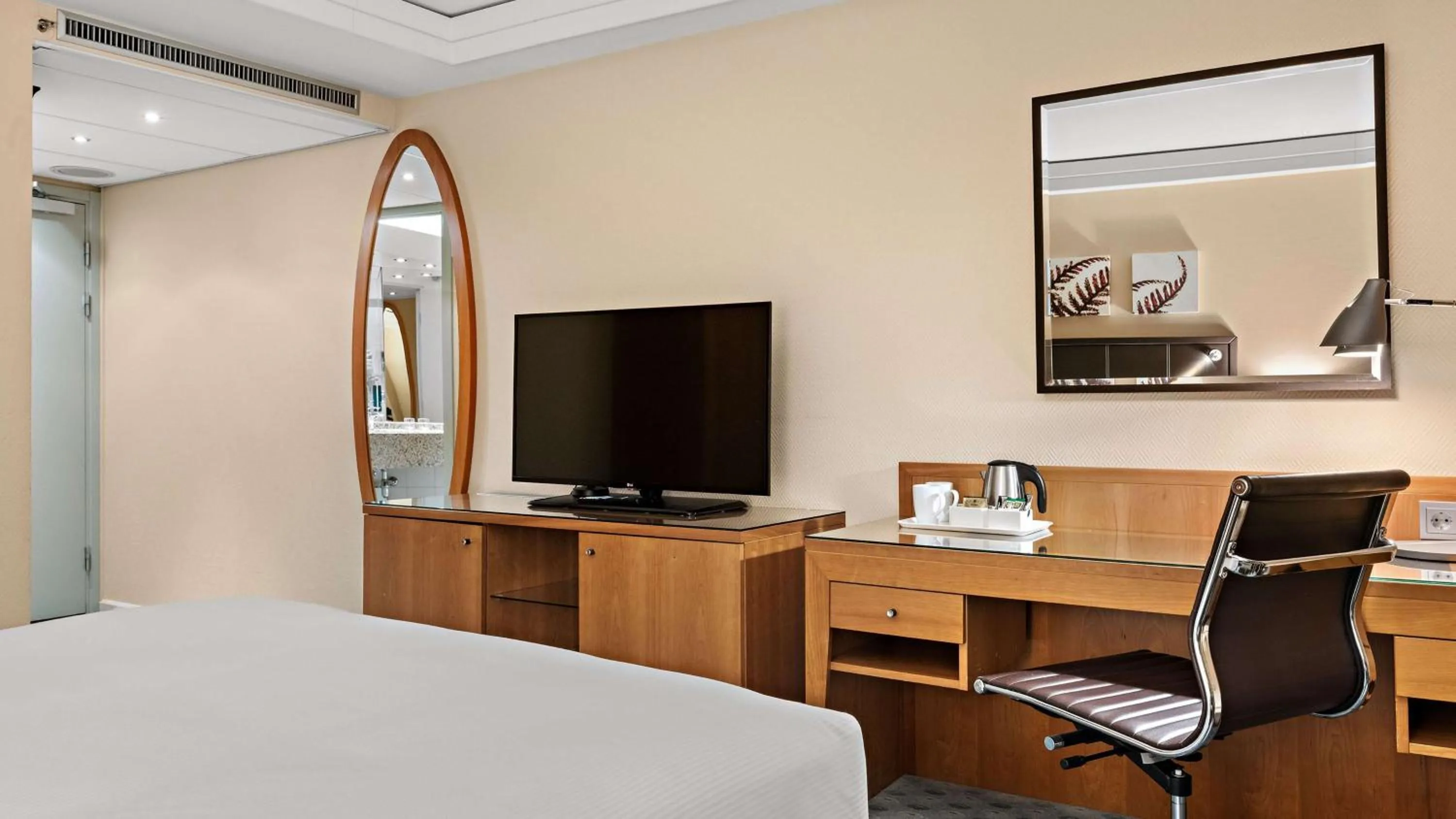 Bedroom, Bed in Hilton Dresden an der Frauenkirche