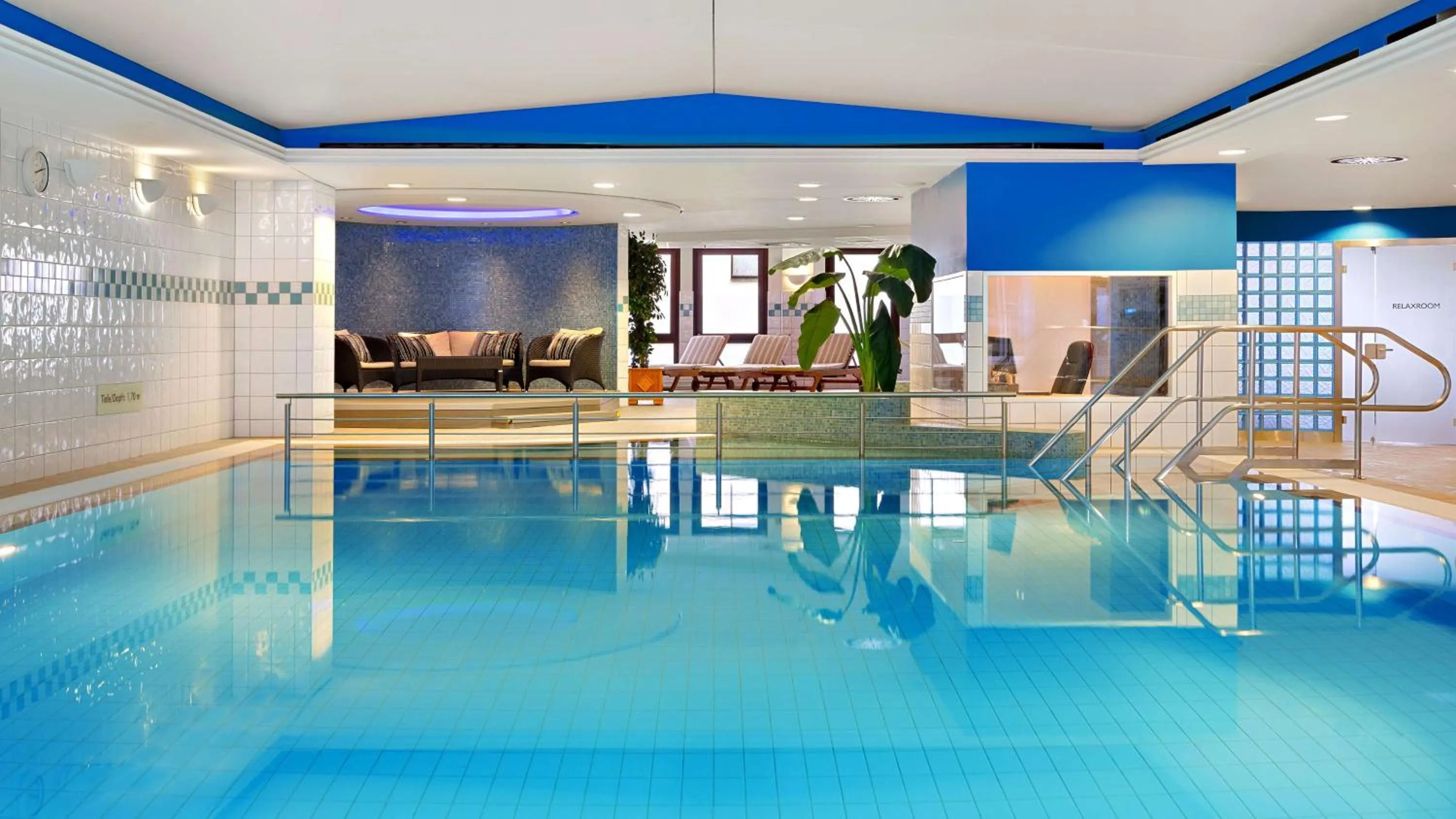 Pool view in Hilton Dresden an der Frauenkirche