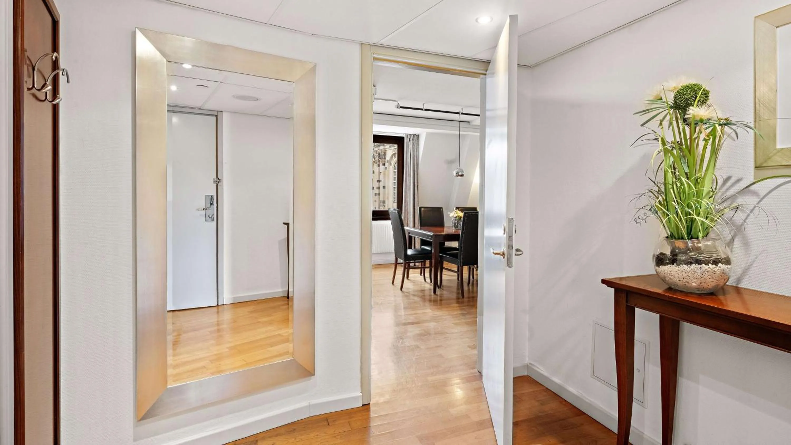 Photo of the whole room in Hilton Dresden an der Frauenkirche