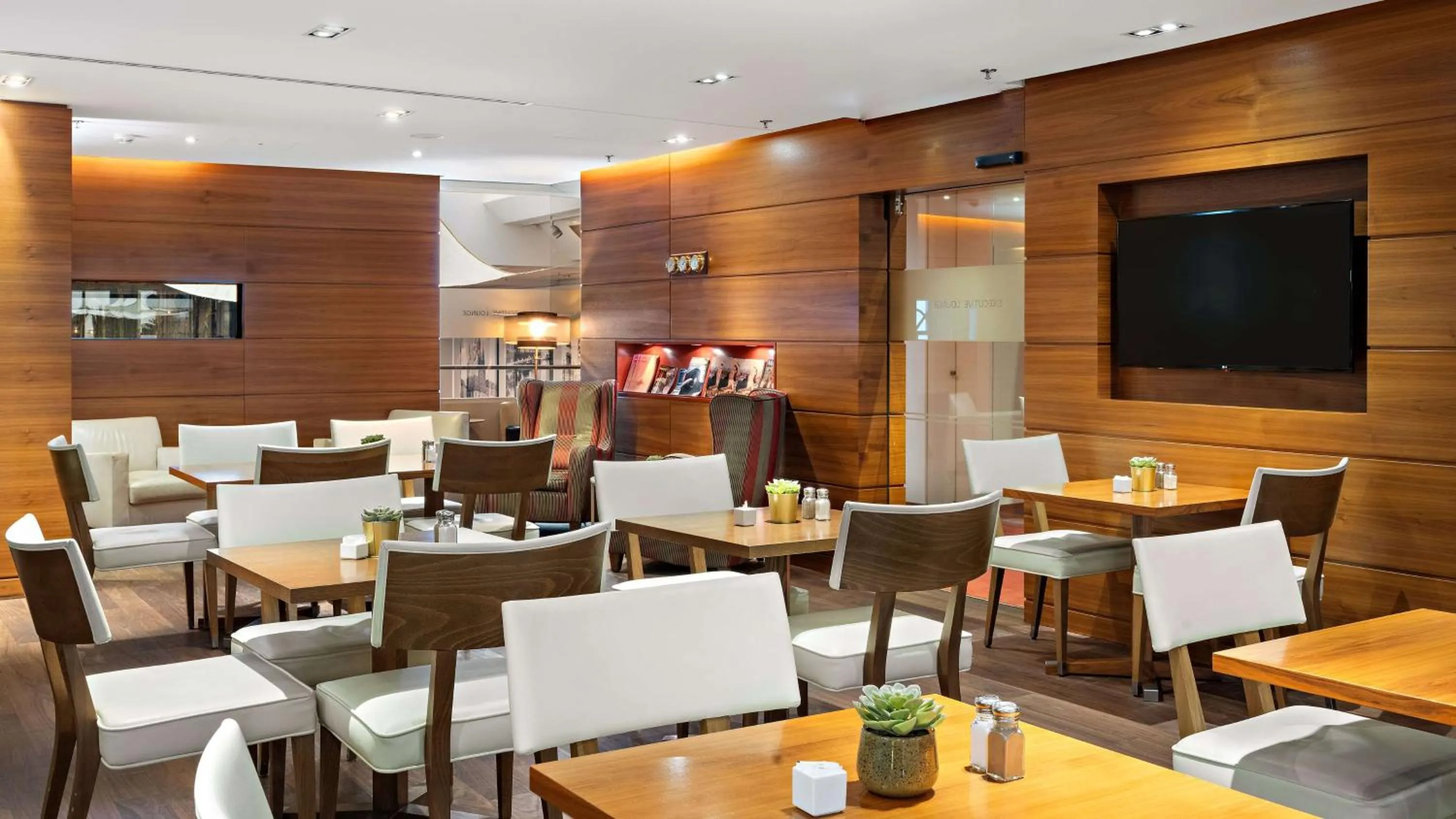 Property building in Hilton Dresden an der Frauenkirche