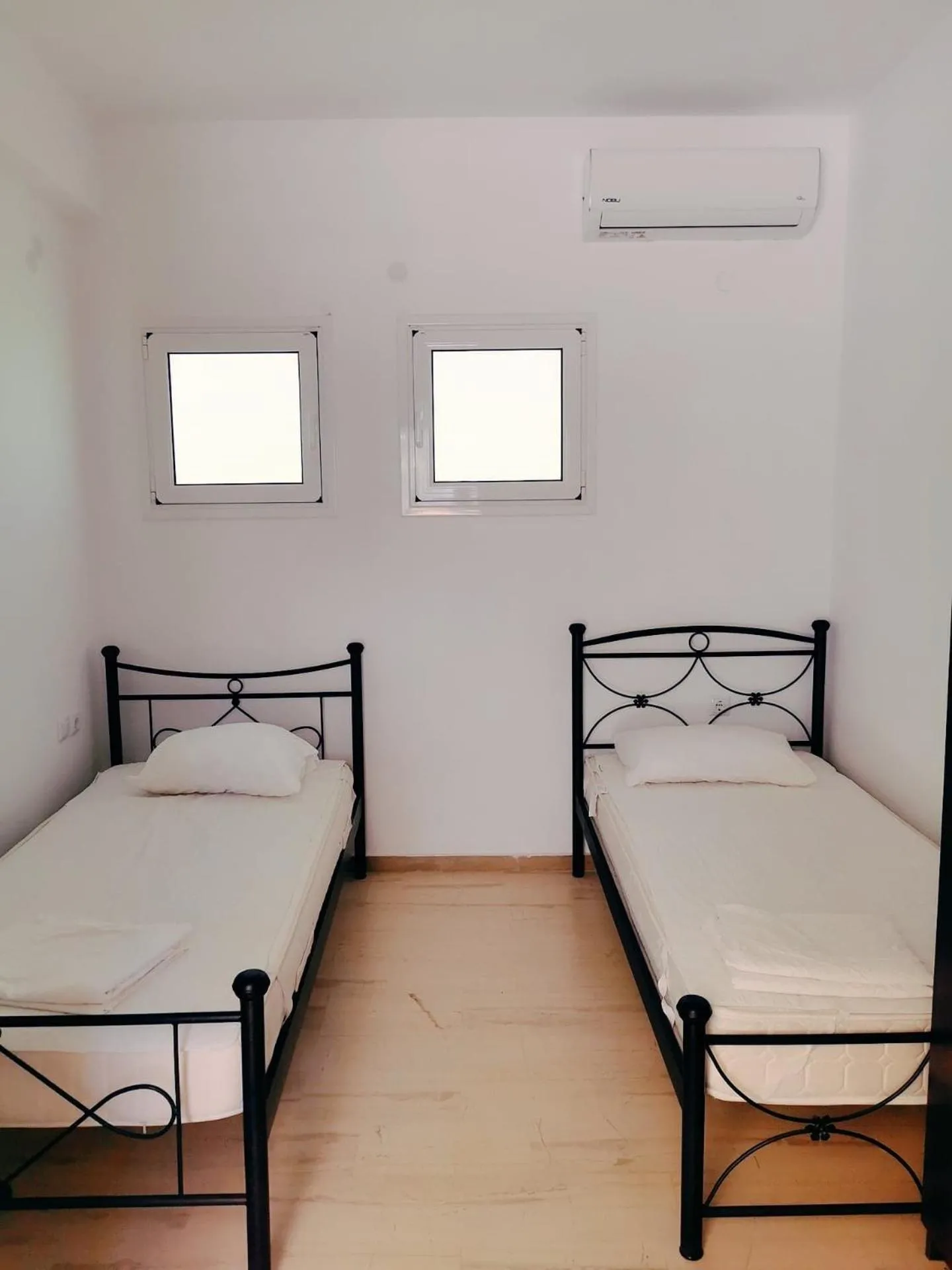 Twin Room with Private Bathroom in Camping Drepanos