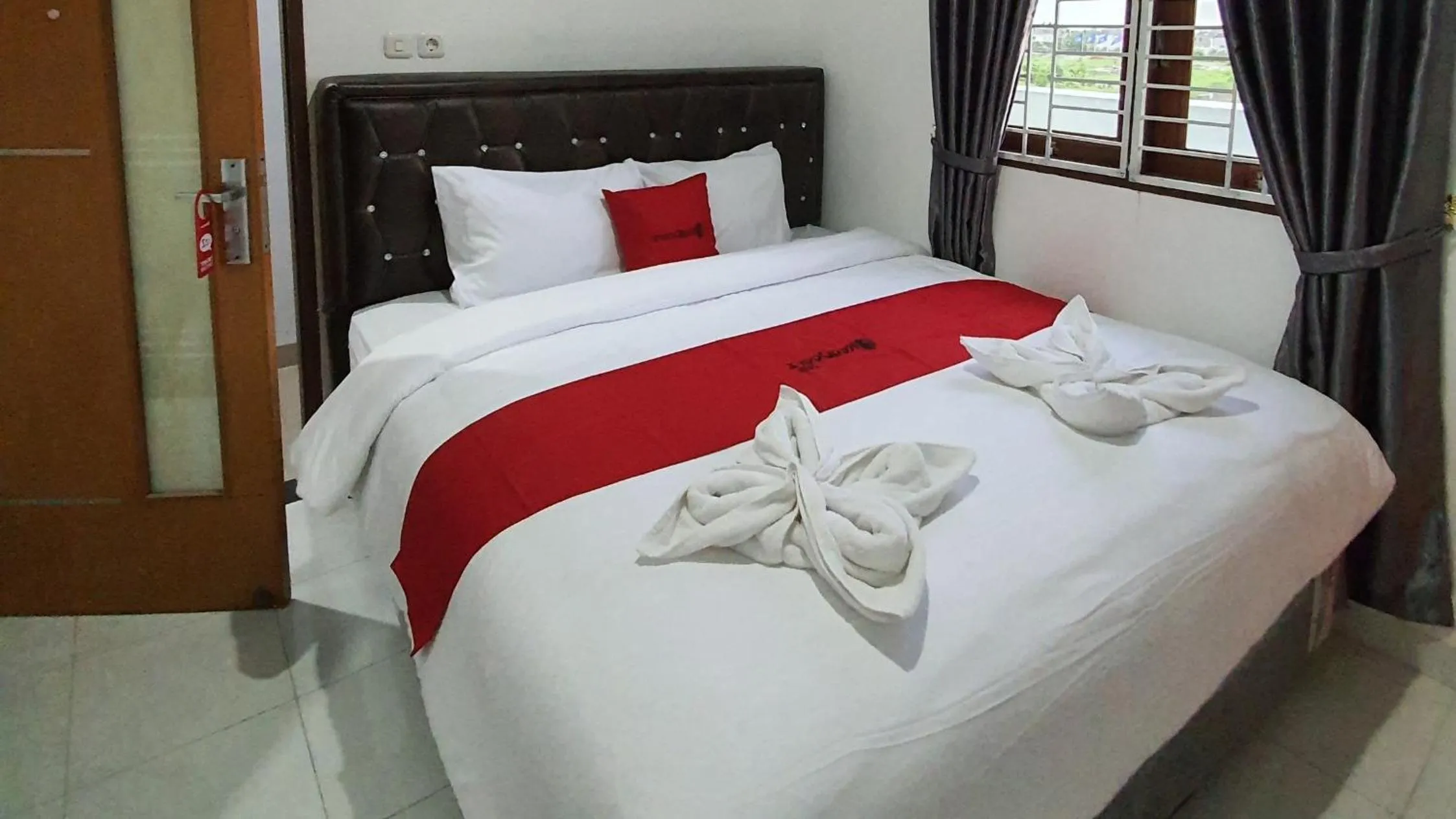 Bed in RedDoorz near CitraLand Gama City Medan