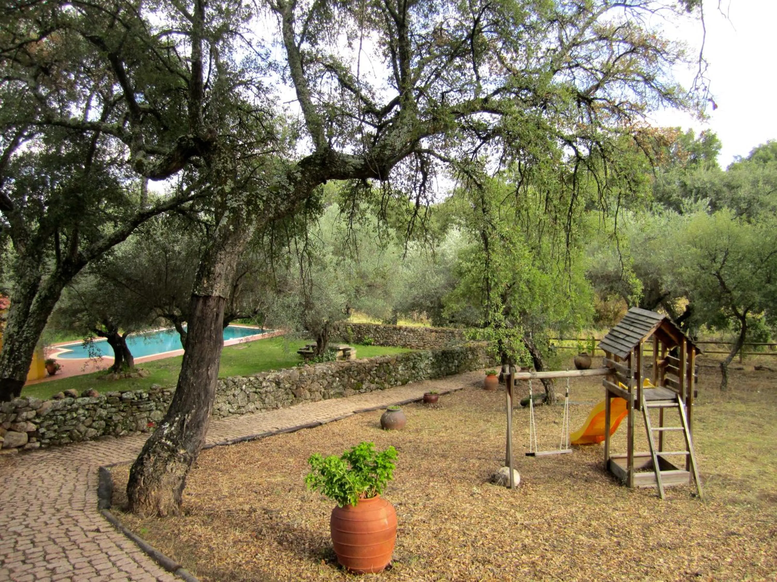 Children play ground in Apartamentos Rurales La Macera ****