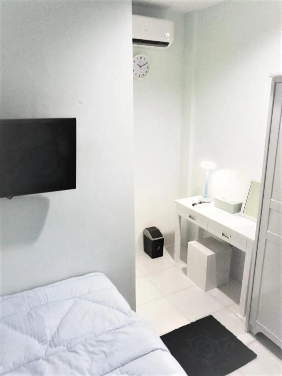 Shower, Bed in Susilo Residence 10