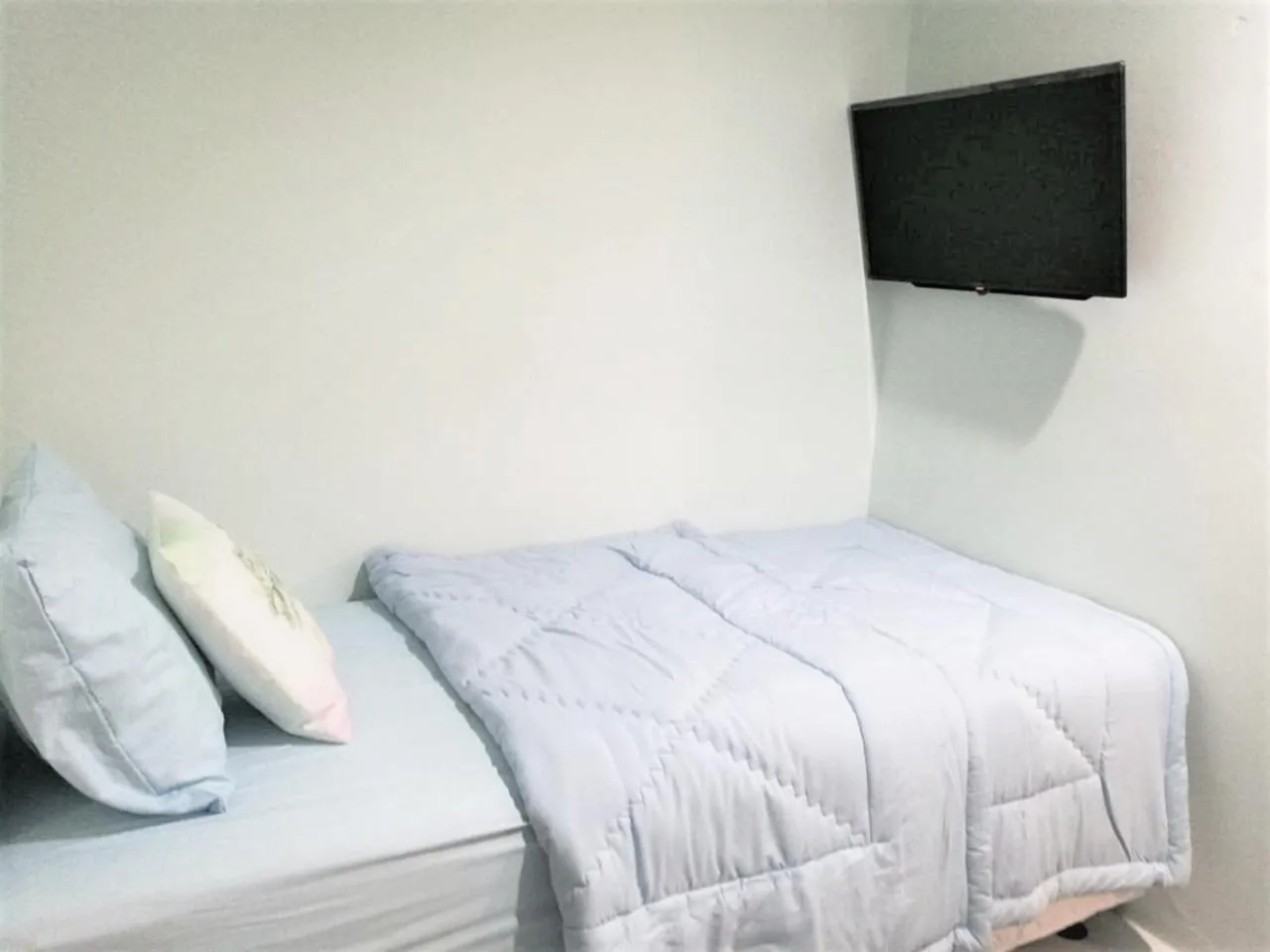 Shower, Bed in Susilo Residence 10