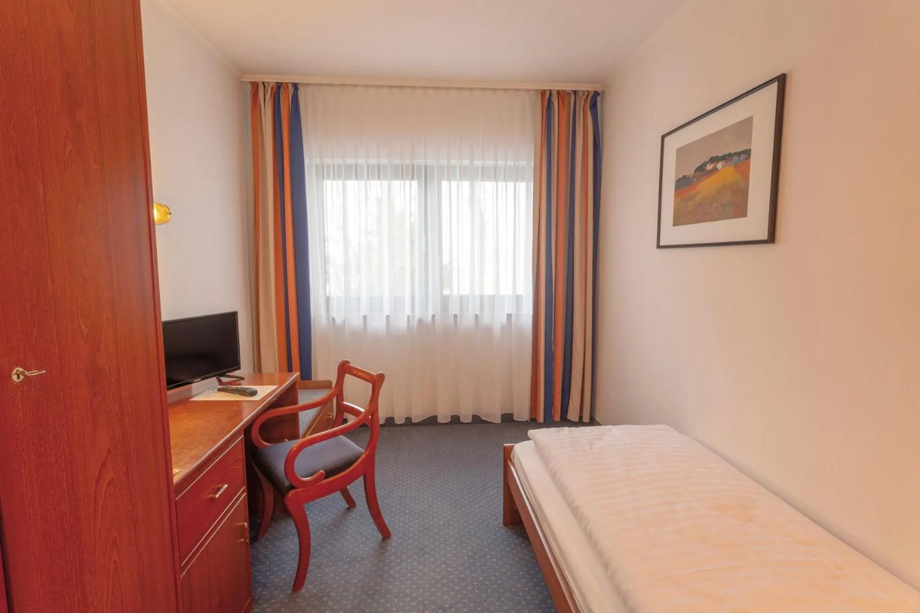 TV and multimedia, Bed in Hotel Tannenhof Haiger