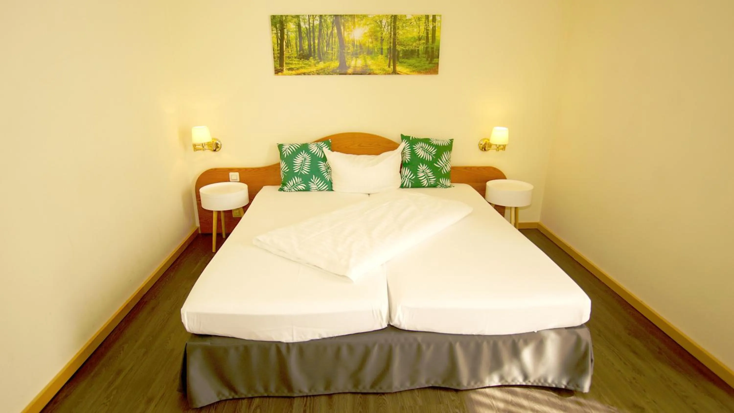 Photo of the whole room, Bed in Hotel Tannenhof Haiger